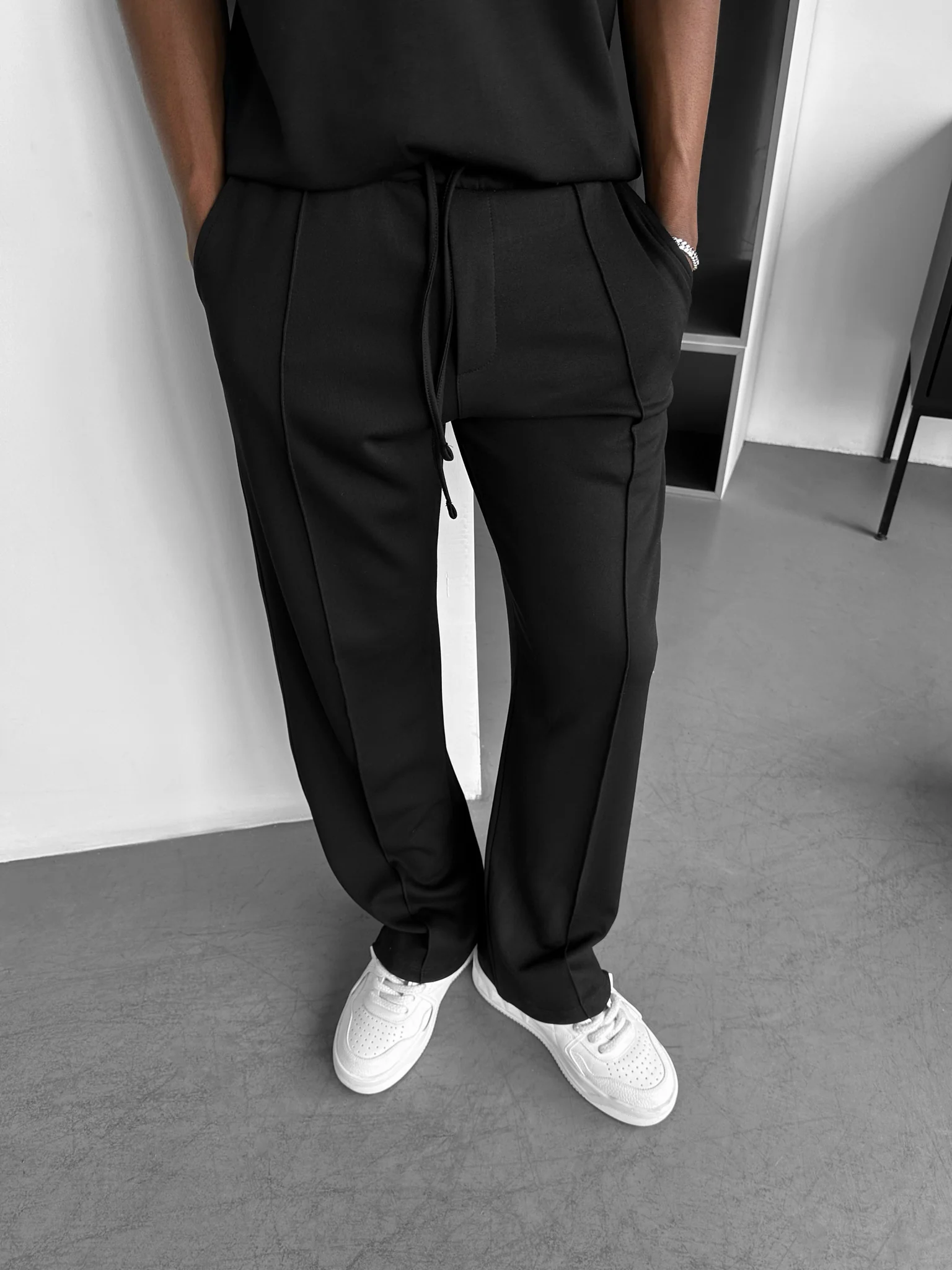 Loose Fit Basic Pleated Trousers - Black