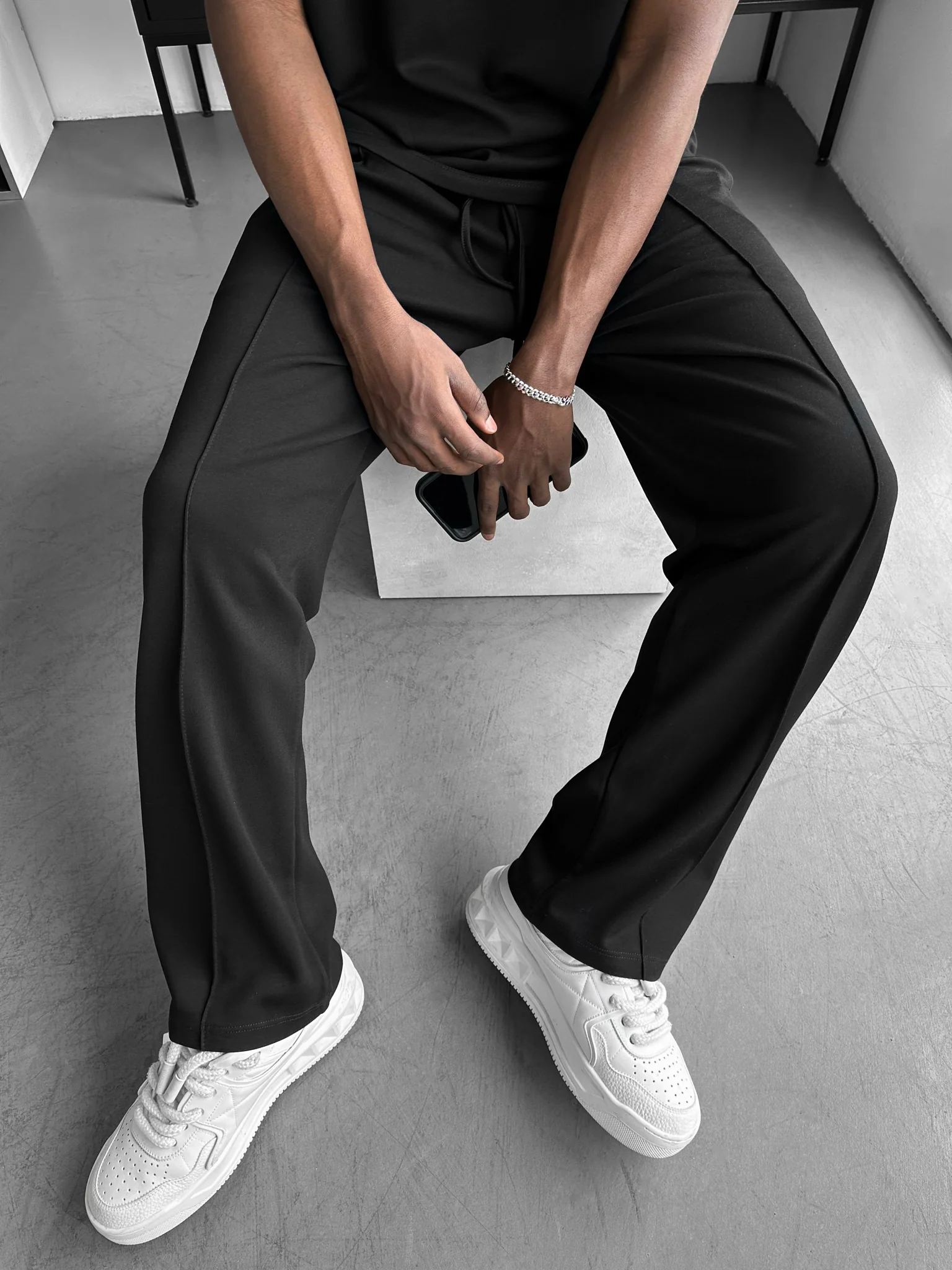 Loose Fit Basic Pleated Trousers - Black - Image 2