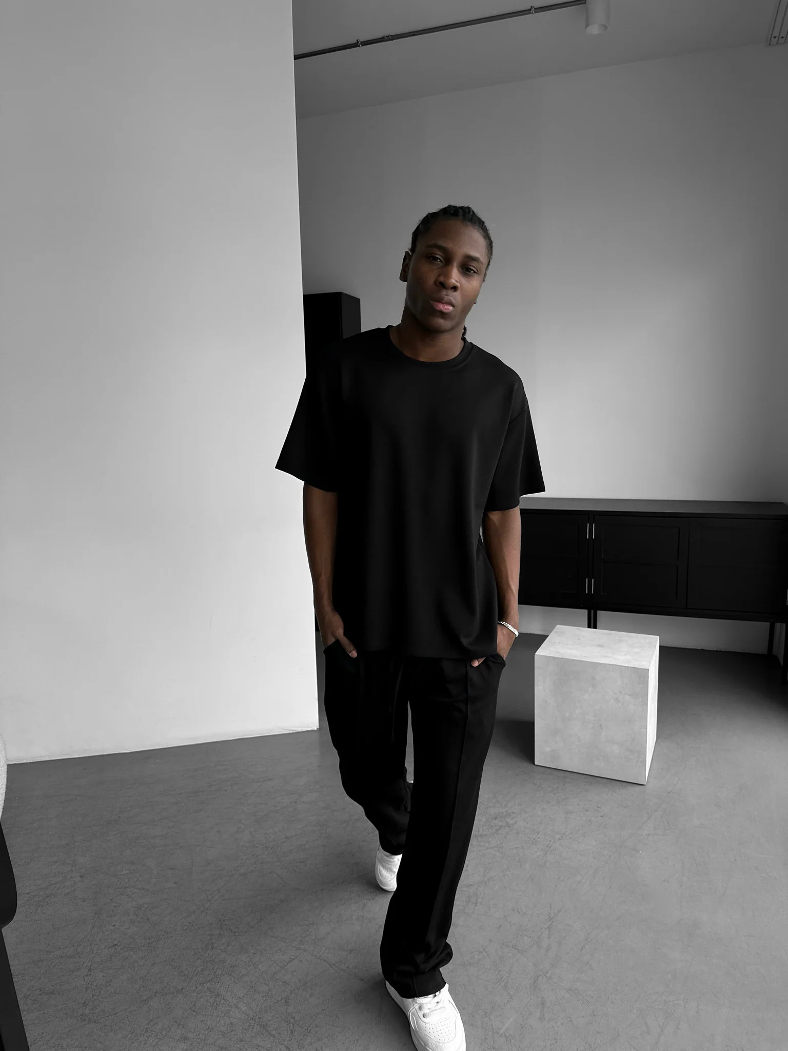 Loose Fit Basic Pleated Trousers - Black - Image 5