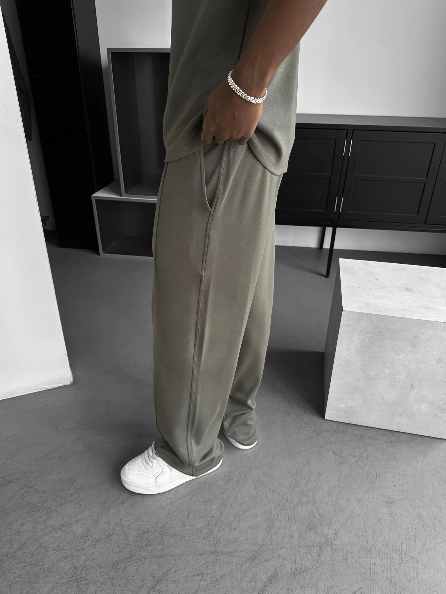 Loose Fit Basic Pleated Trousers - Khaki - Image 3