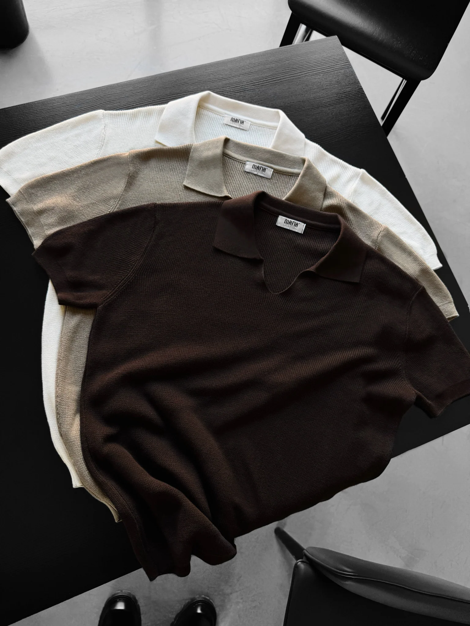 Loose fit fine knit collar T-Shirt - Dark Brown - Image 2