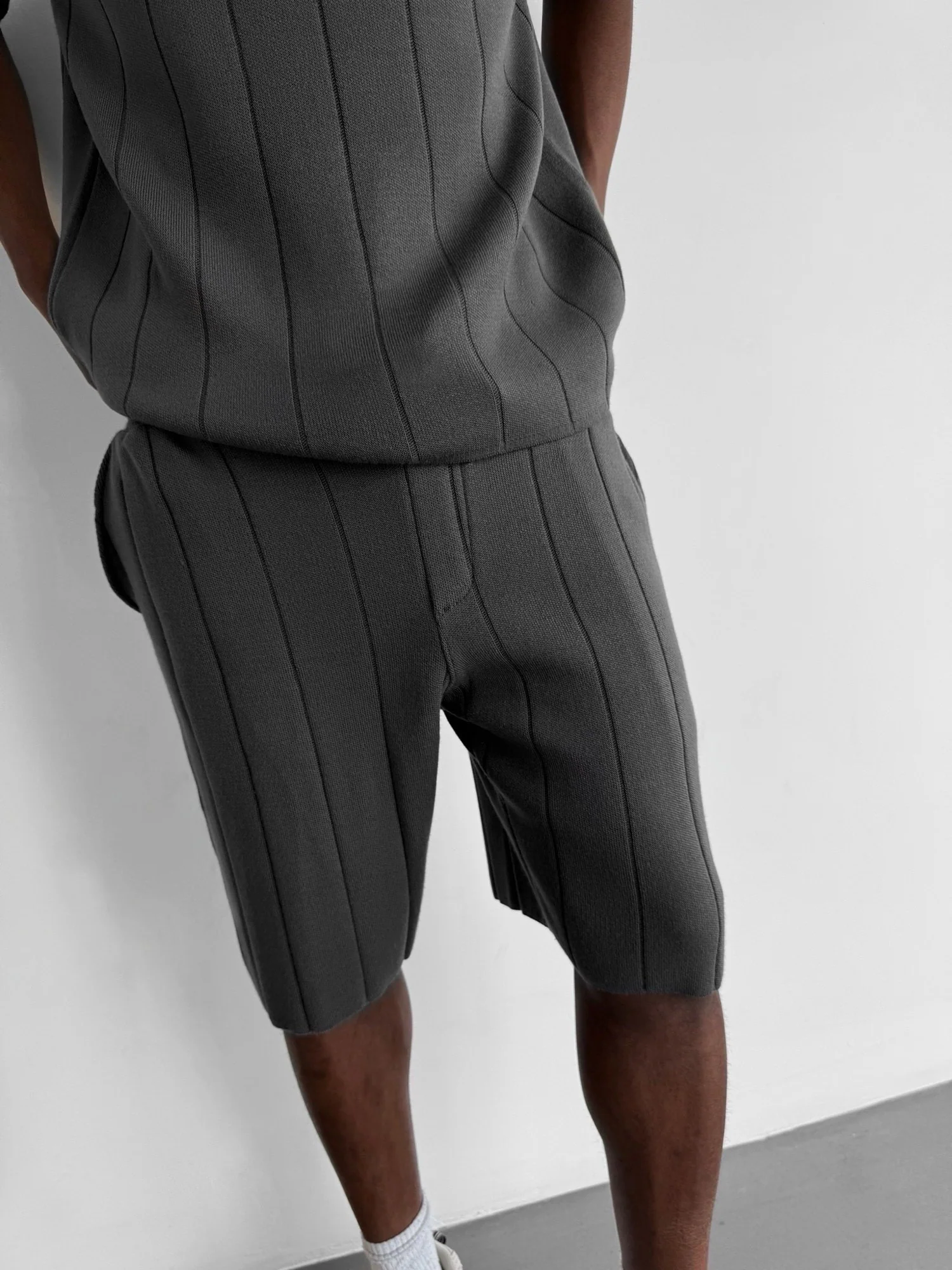 Loose Fit Line Knit Shorts - Anthracite