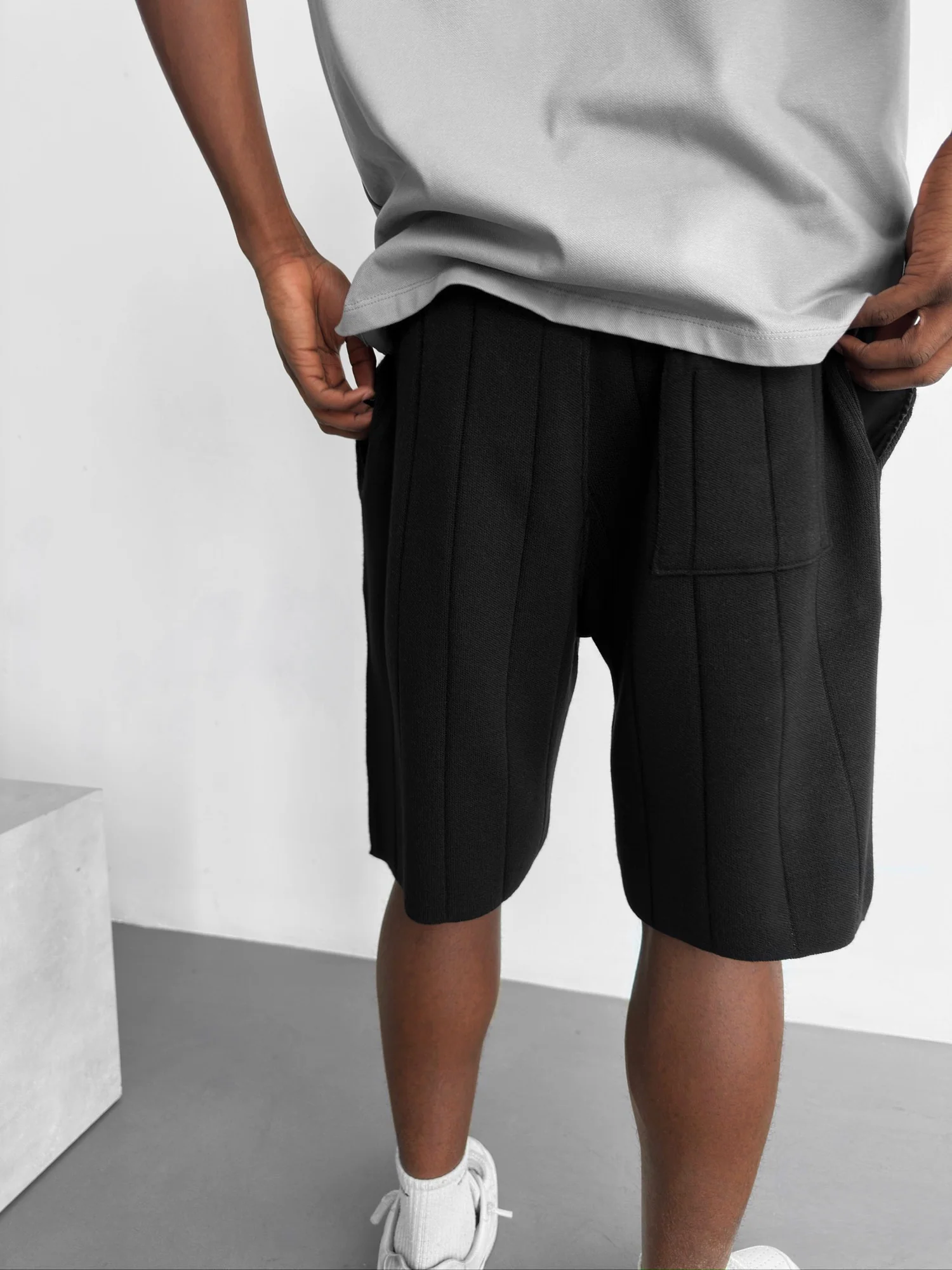 Loose Fit Line Knit Shorts - Black - Image 3