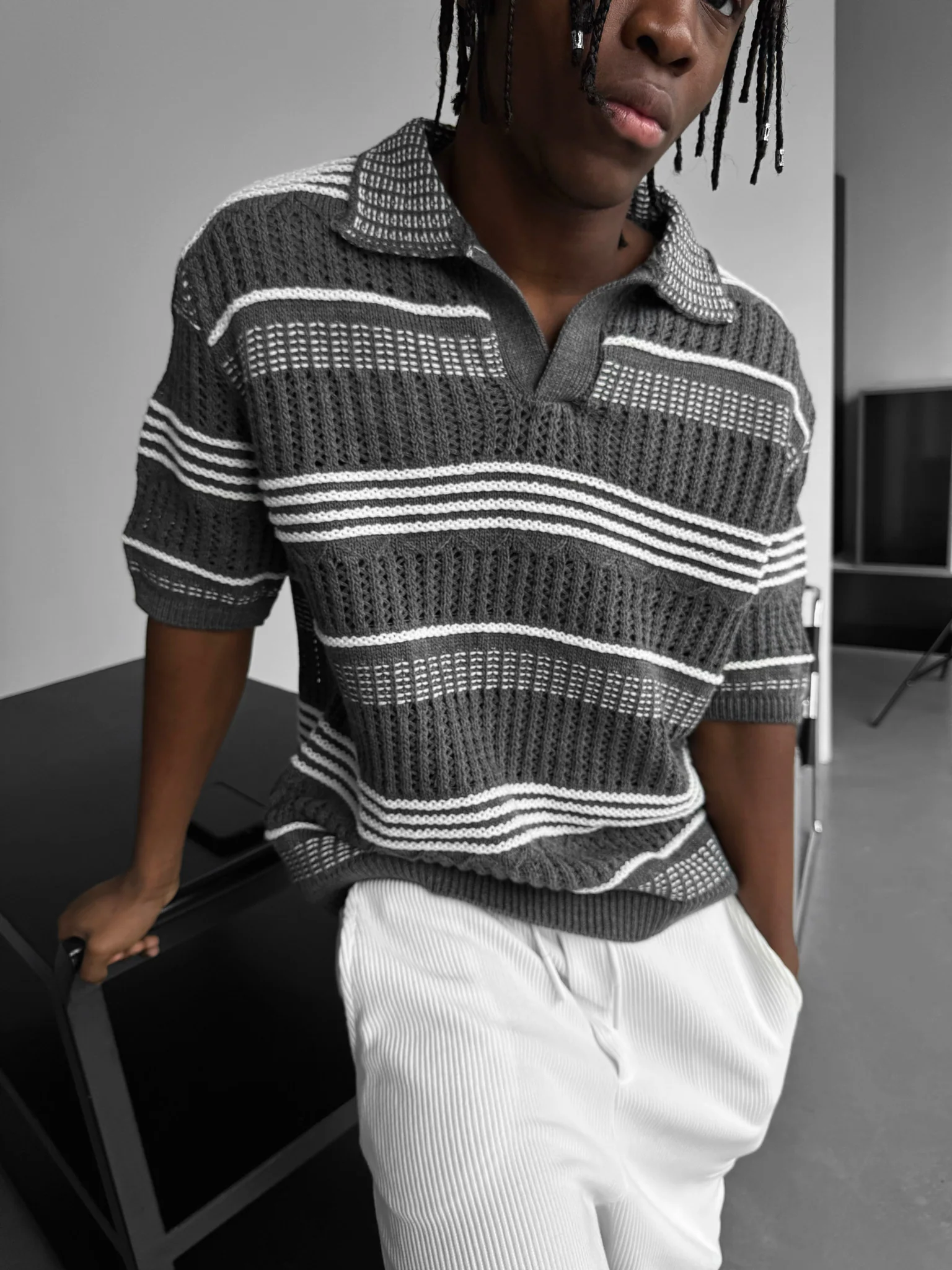 Loose Fit Patterned collar knit T-Shirt - Anthracite - Image 3