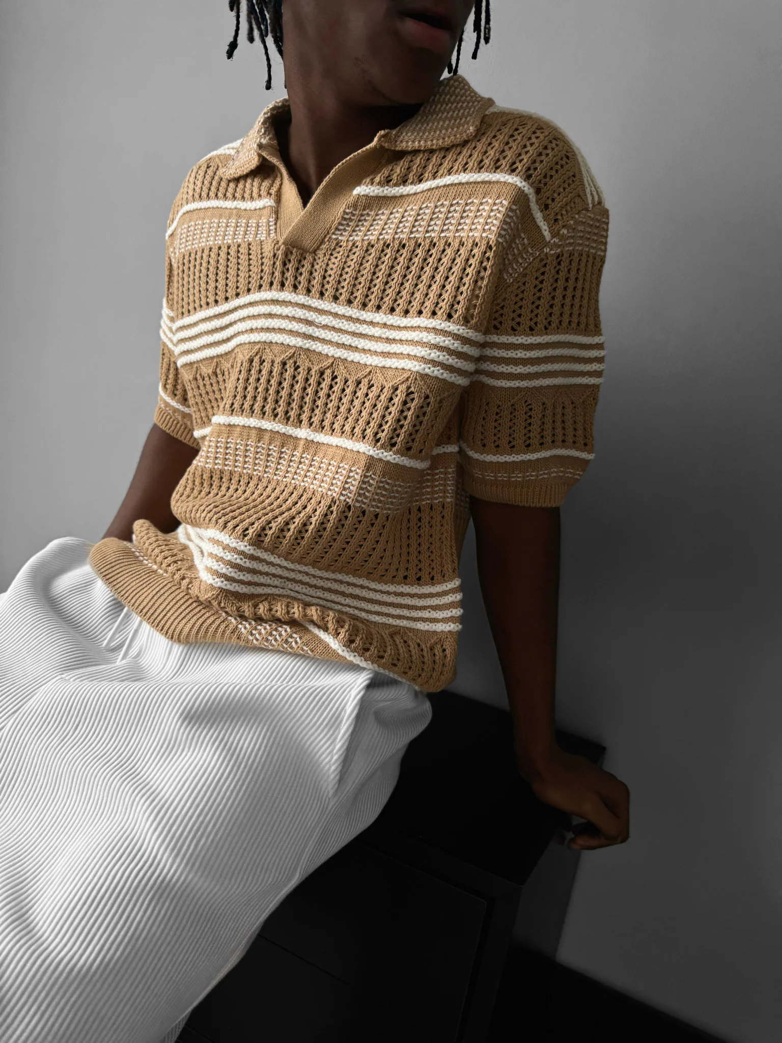 Loose Fit Patterned collar knit T-Shirt - Brown - Image 2