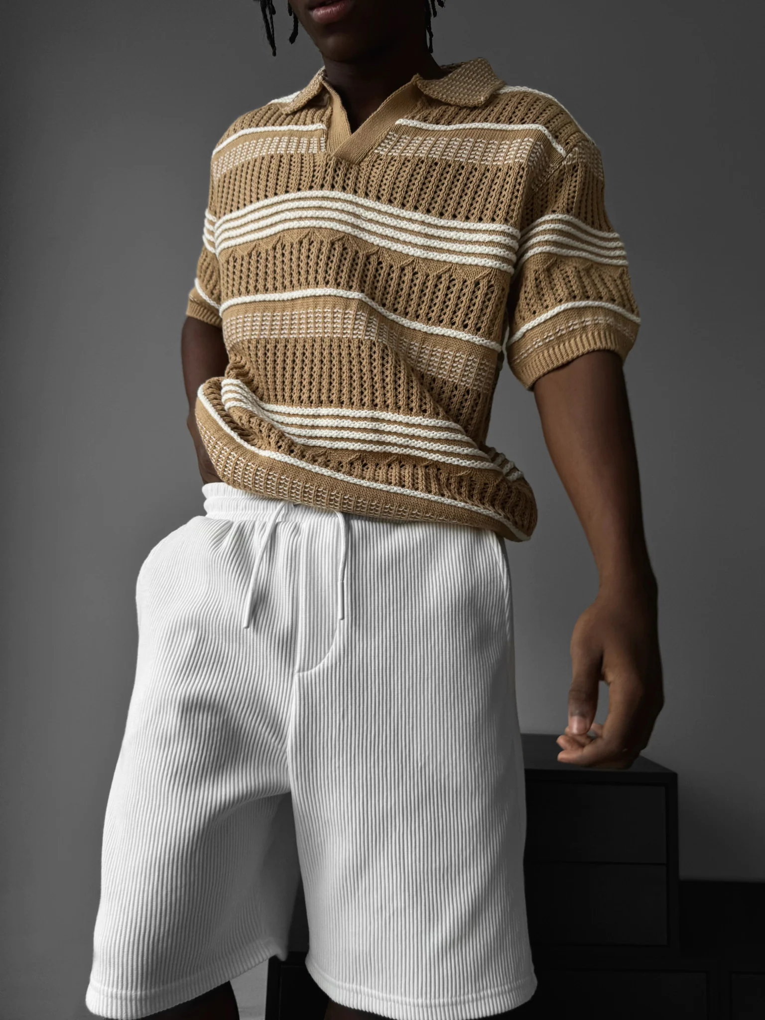 Loose Fit Patterned collar knit T-Shirt - Brown - Image 3