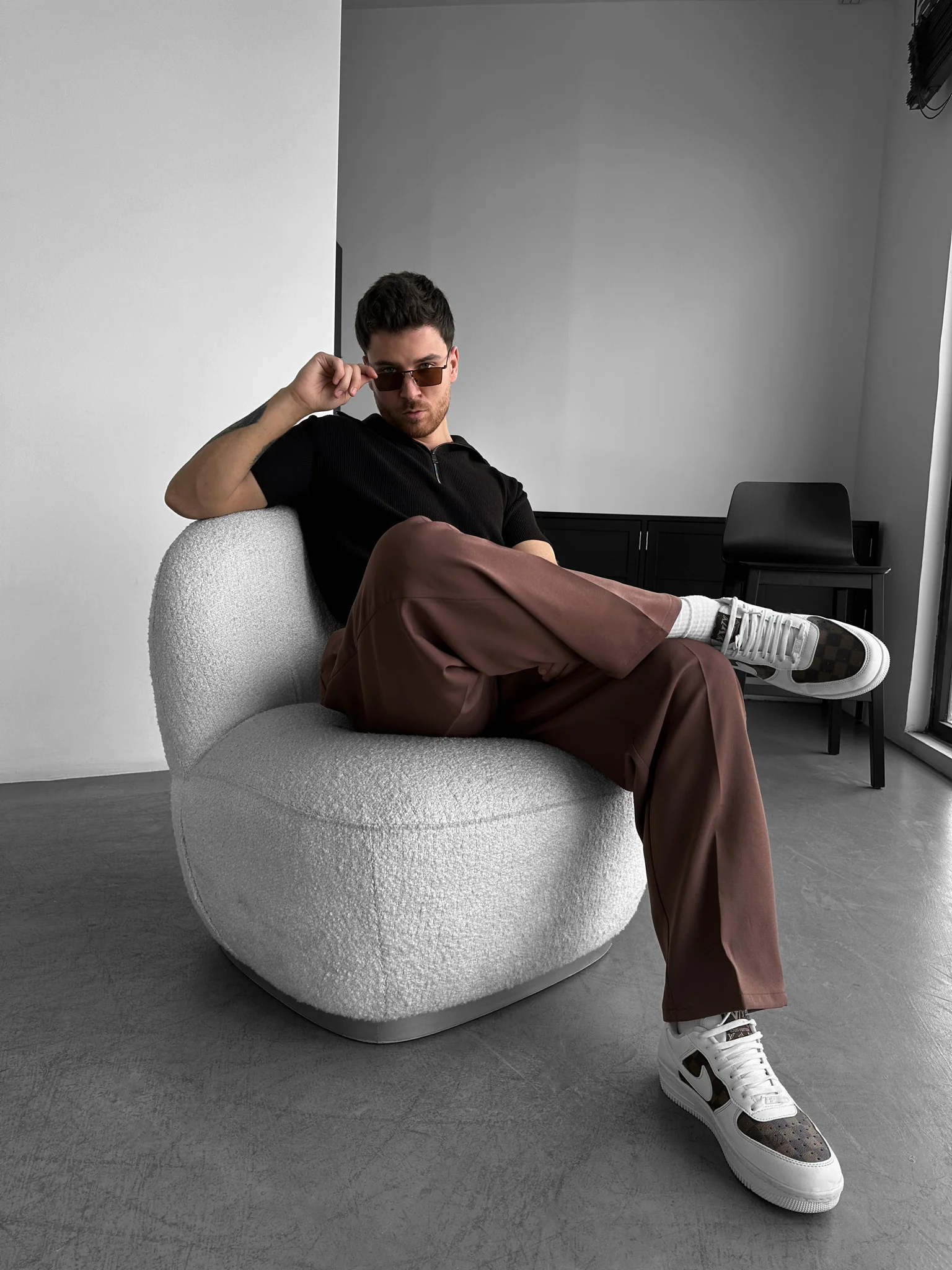 Loose Fit Pleated Trousers - Brown - Image 5