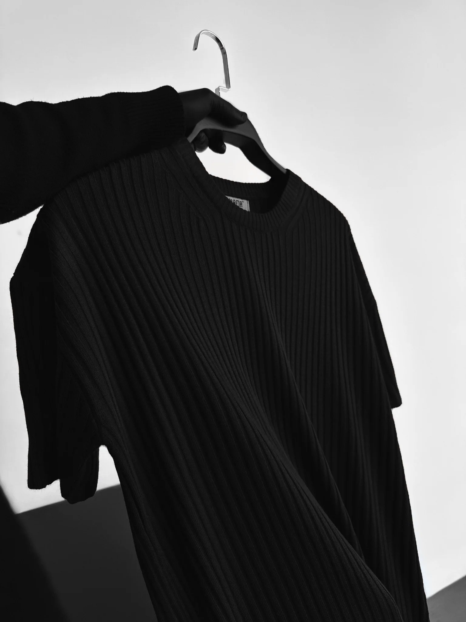 Loose Fit Ribbed Knit T-Shirt - Black - Image 3