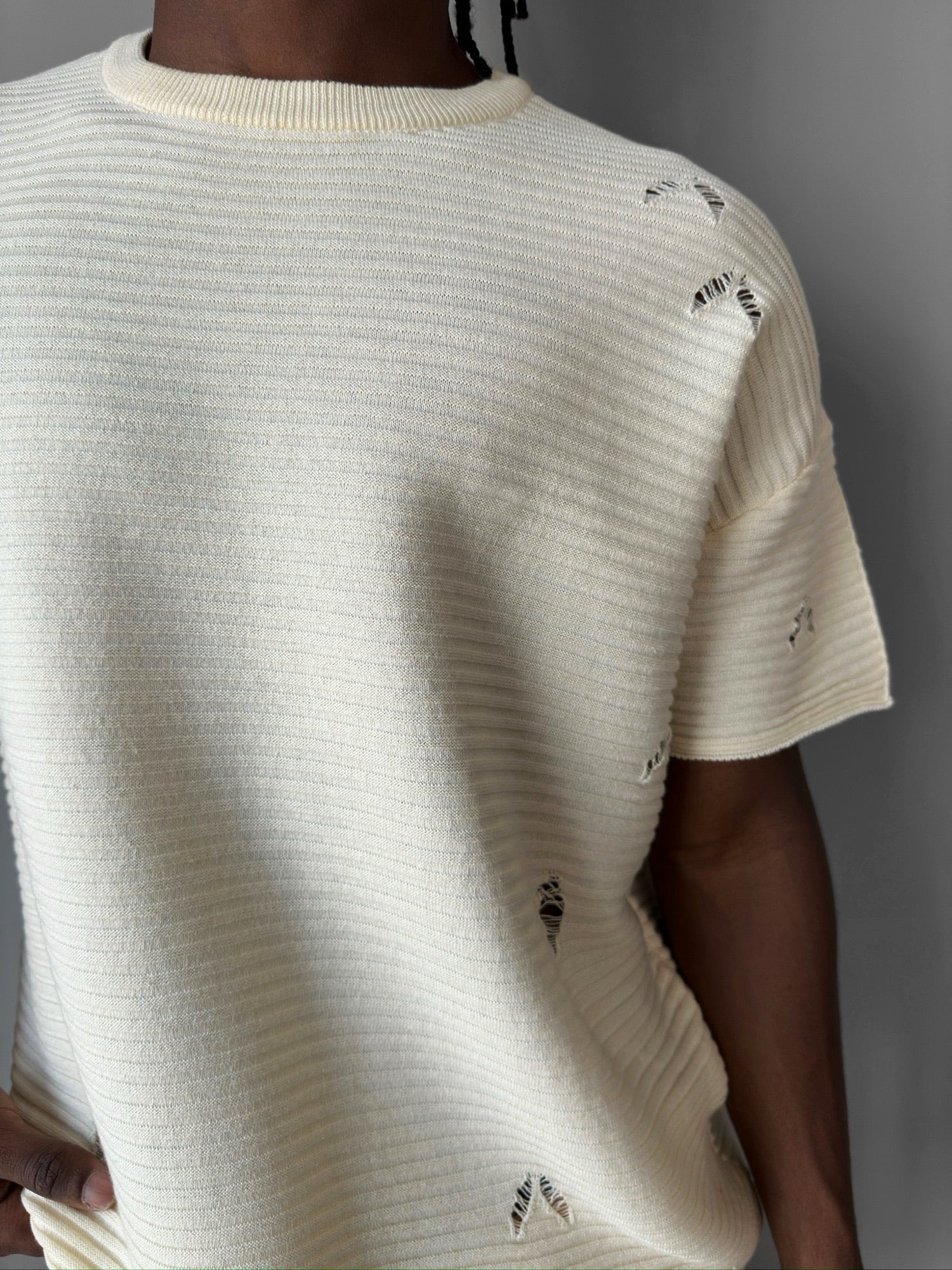 Loose Fit Torn Ribbed Knit T-Shirt - Cremé - Image 2