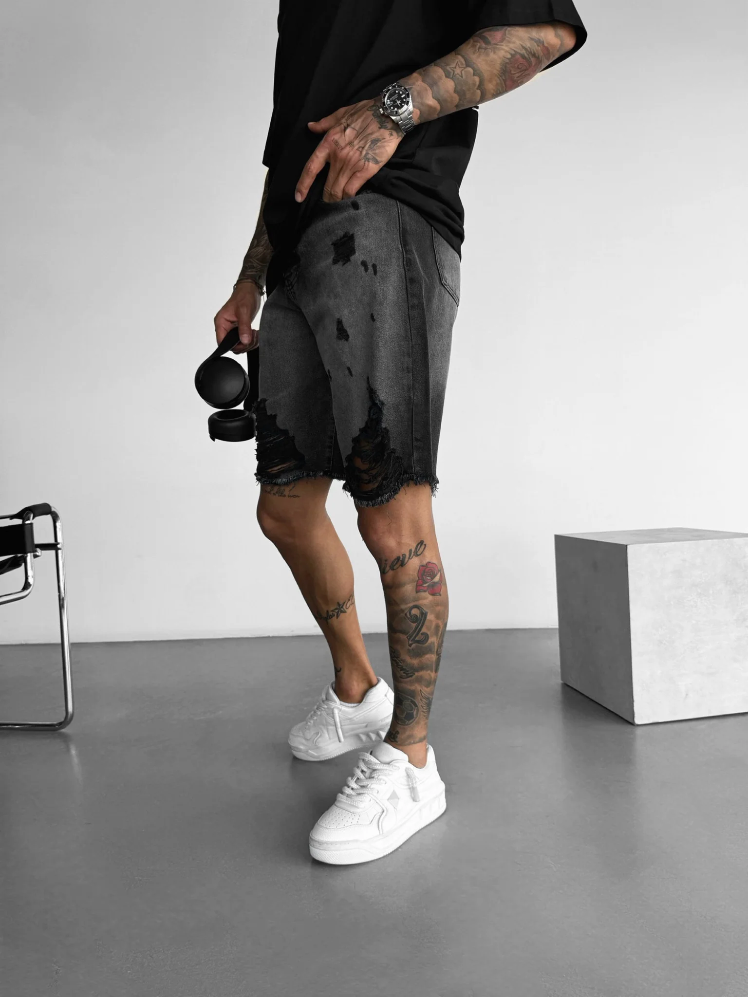 Loose Fit Torn Washed Shorts - Black - Image 4