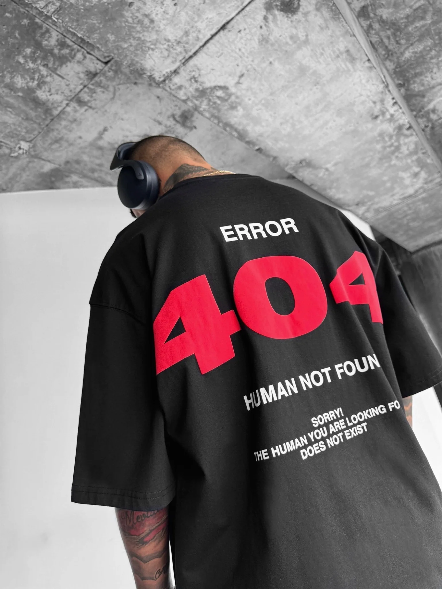 Oversize 404 T-shirt - Black and Red - Image 6