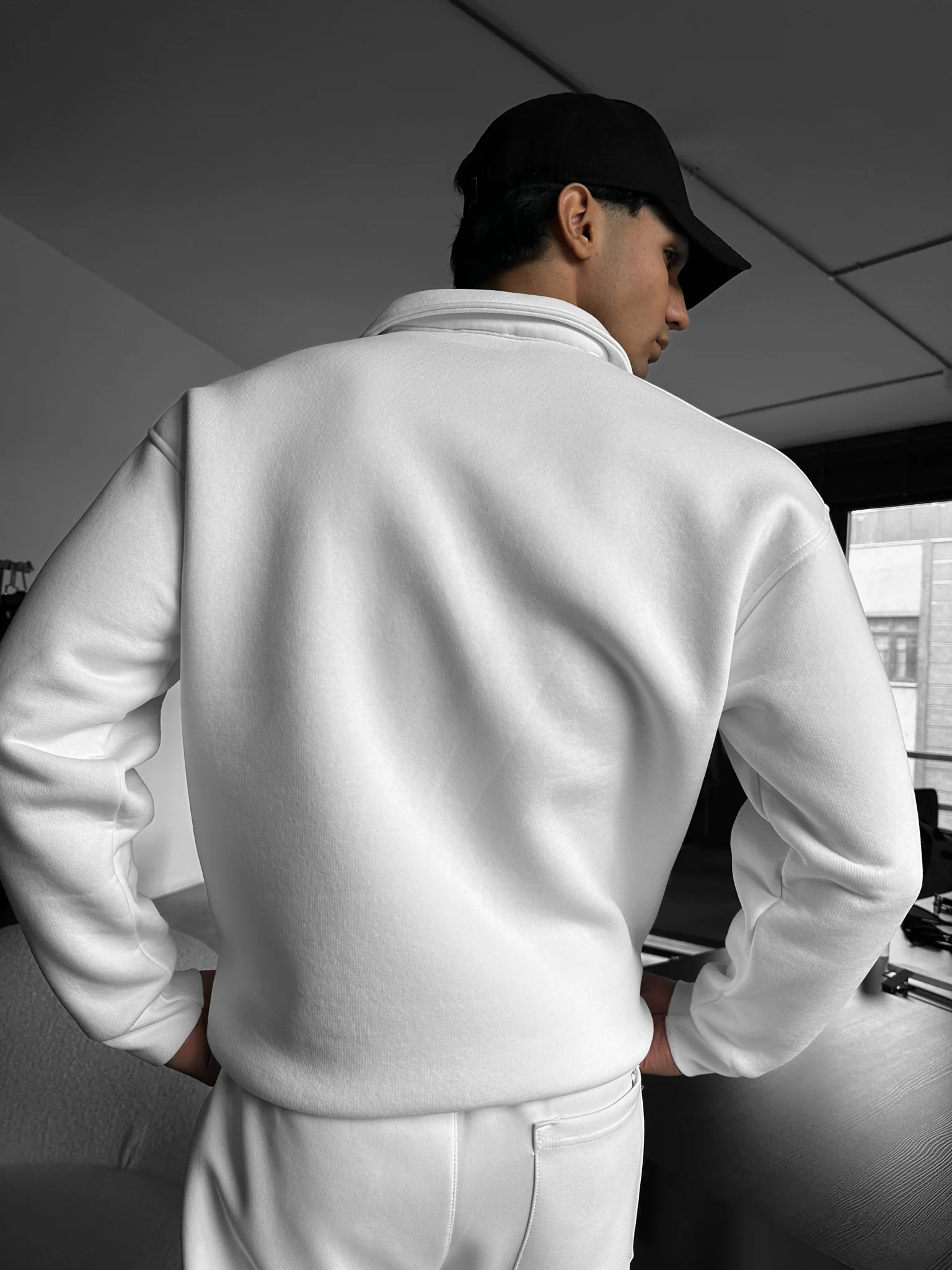 Oversize Basic Polo Sweatshirt - White - Image 3