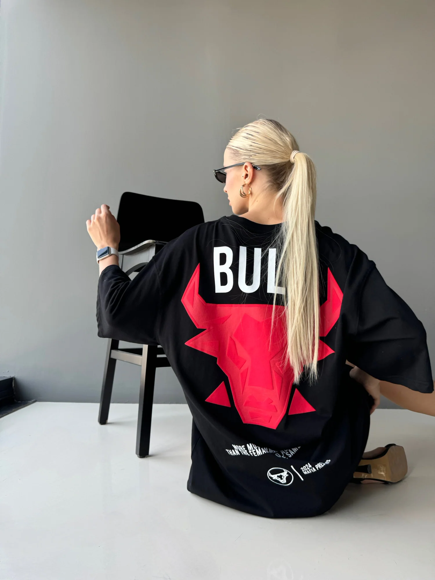 Oversize Bull T-shirt - Black and Red - Image 4