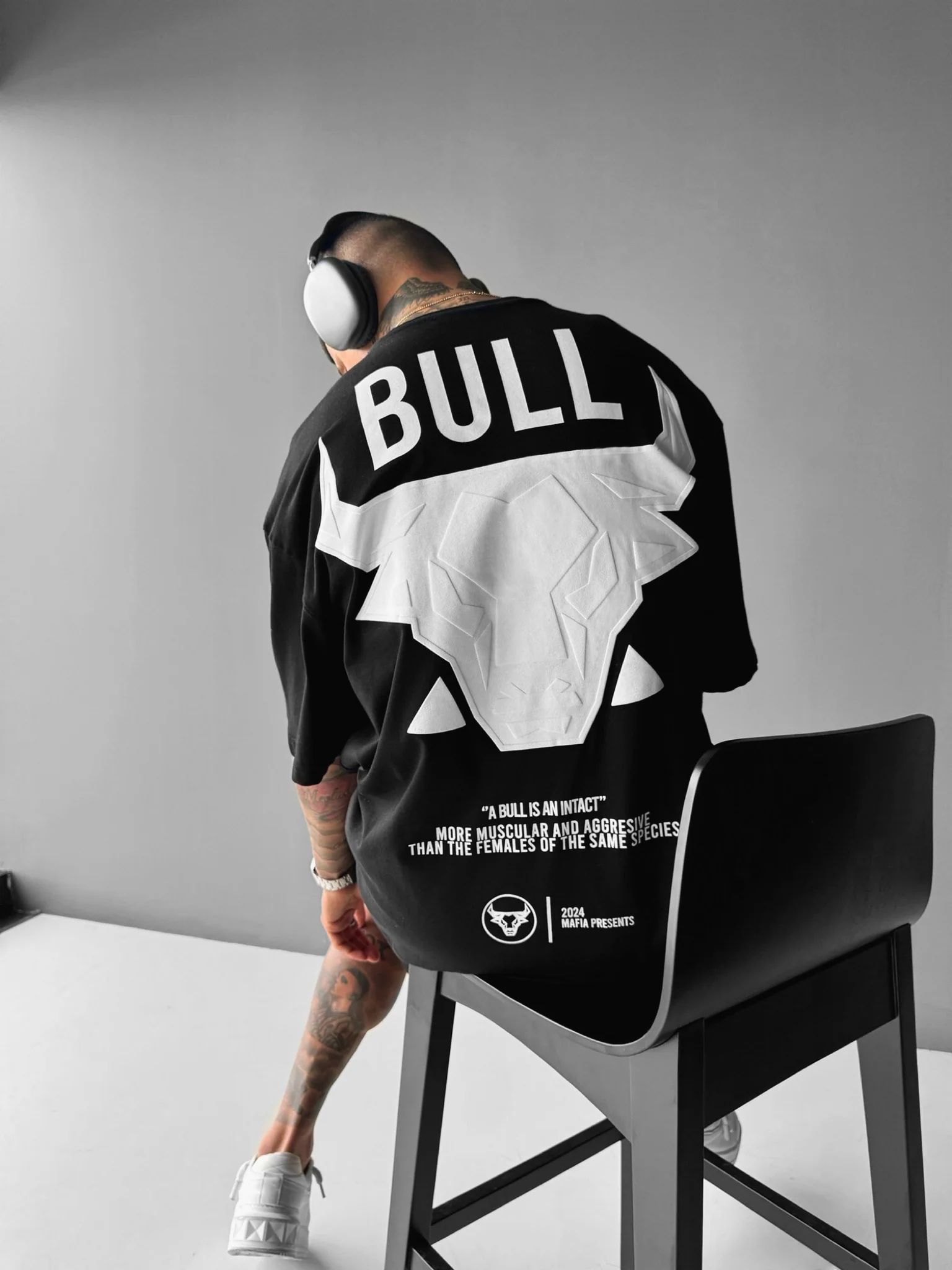 Oversize Bull T-shirt - Black and White - Image 3