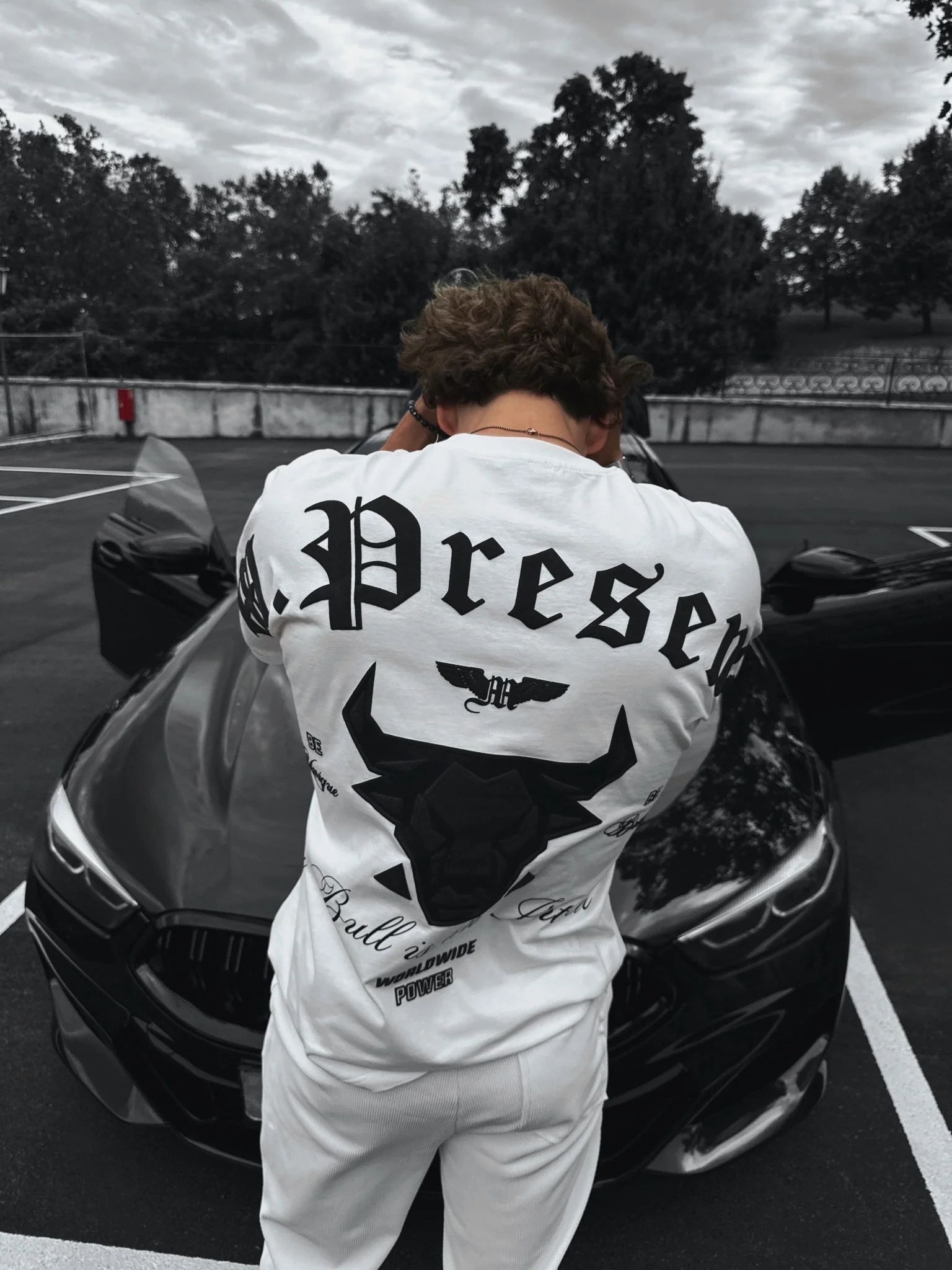Oversize Bull Worldwide T-shirt - Ecru and Black