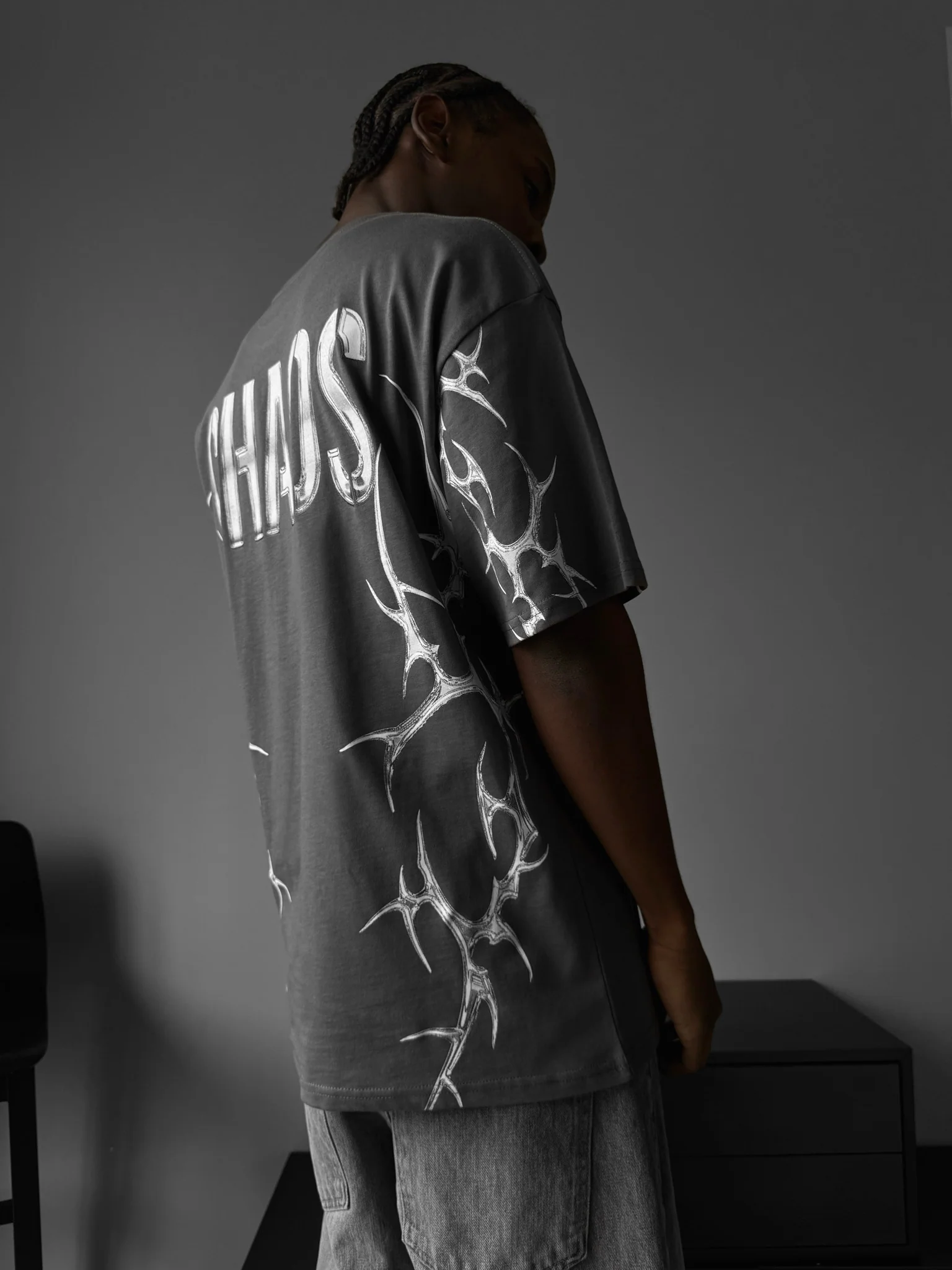 Oversize 'Chaos' T-Shirt - Anthracite - Image 3