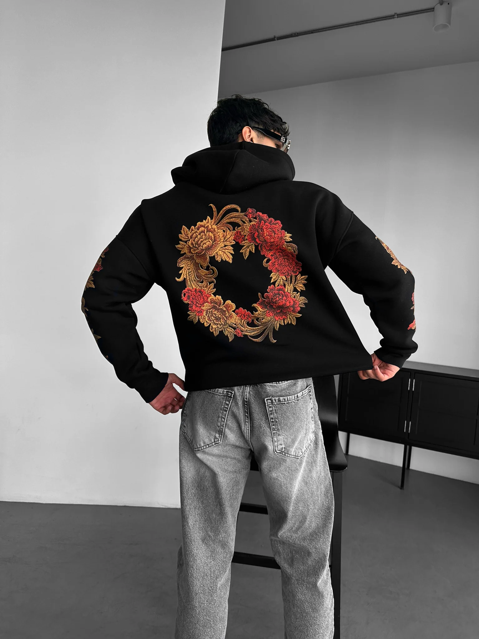 Oversize Chrysanthemum Hoodie - Black - Image 2