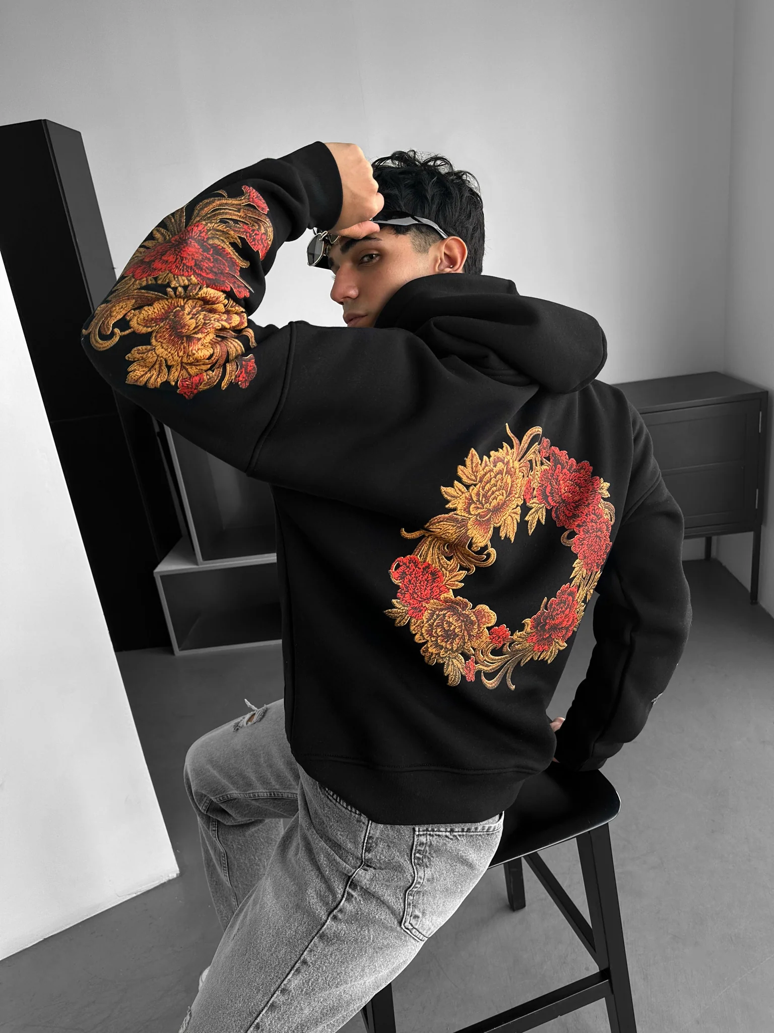 Oversize Chrysanthemum Hoodie - Black - Image 4