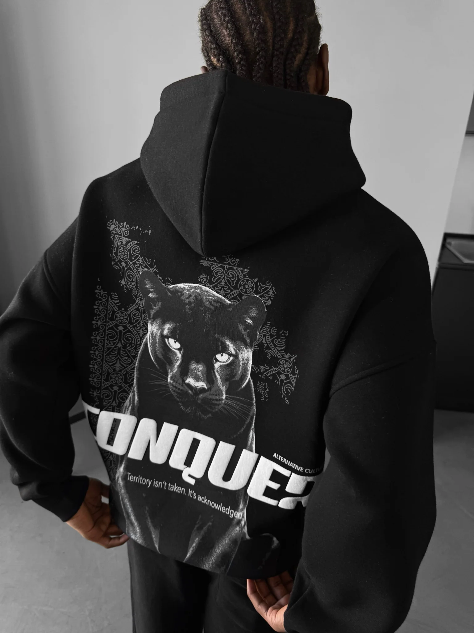 Oversize Conquer Hoodie - Black - Image 3