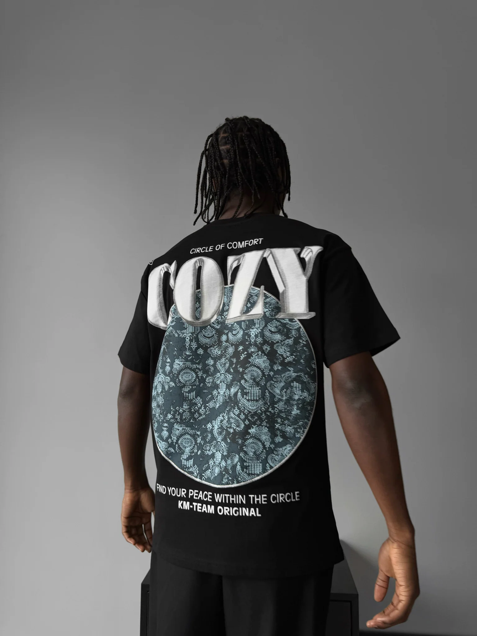 Oversize 'Cozy' T-Shirt - Black - Image 4