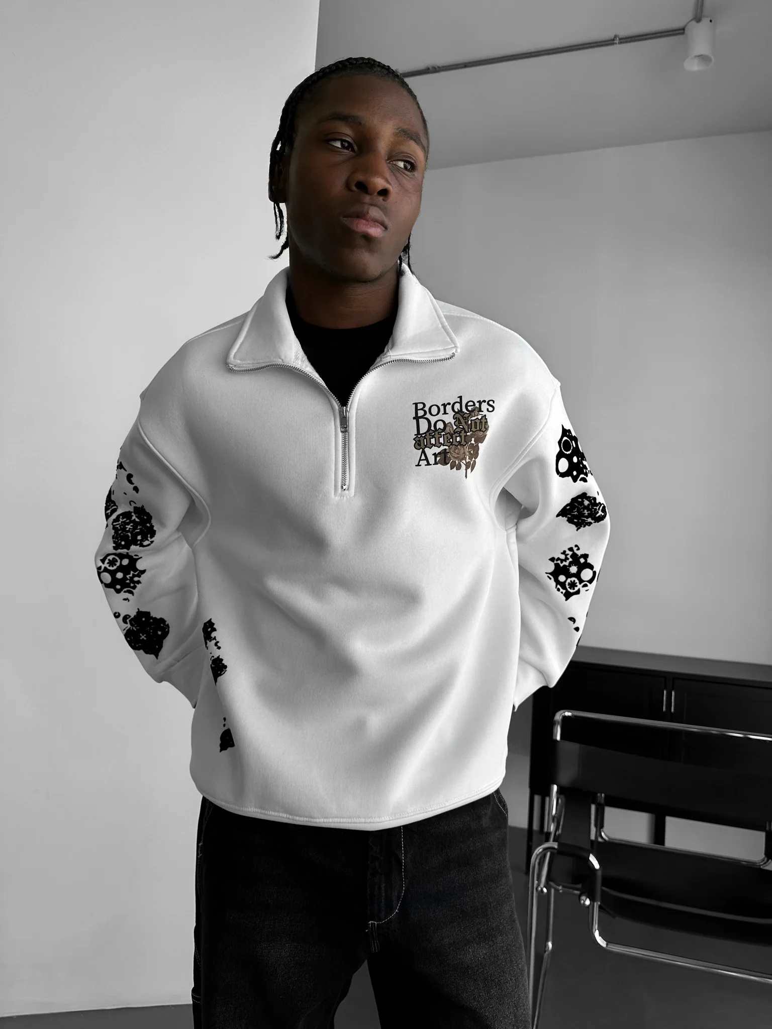 Oversize Half-Zip Graphic Sweatshirt - Ecru - Image 5