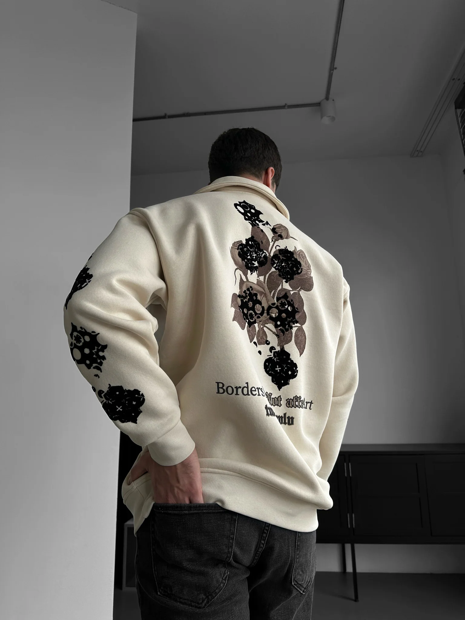 Oversize Half-Zip Graphic Sweatshirt - Beige