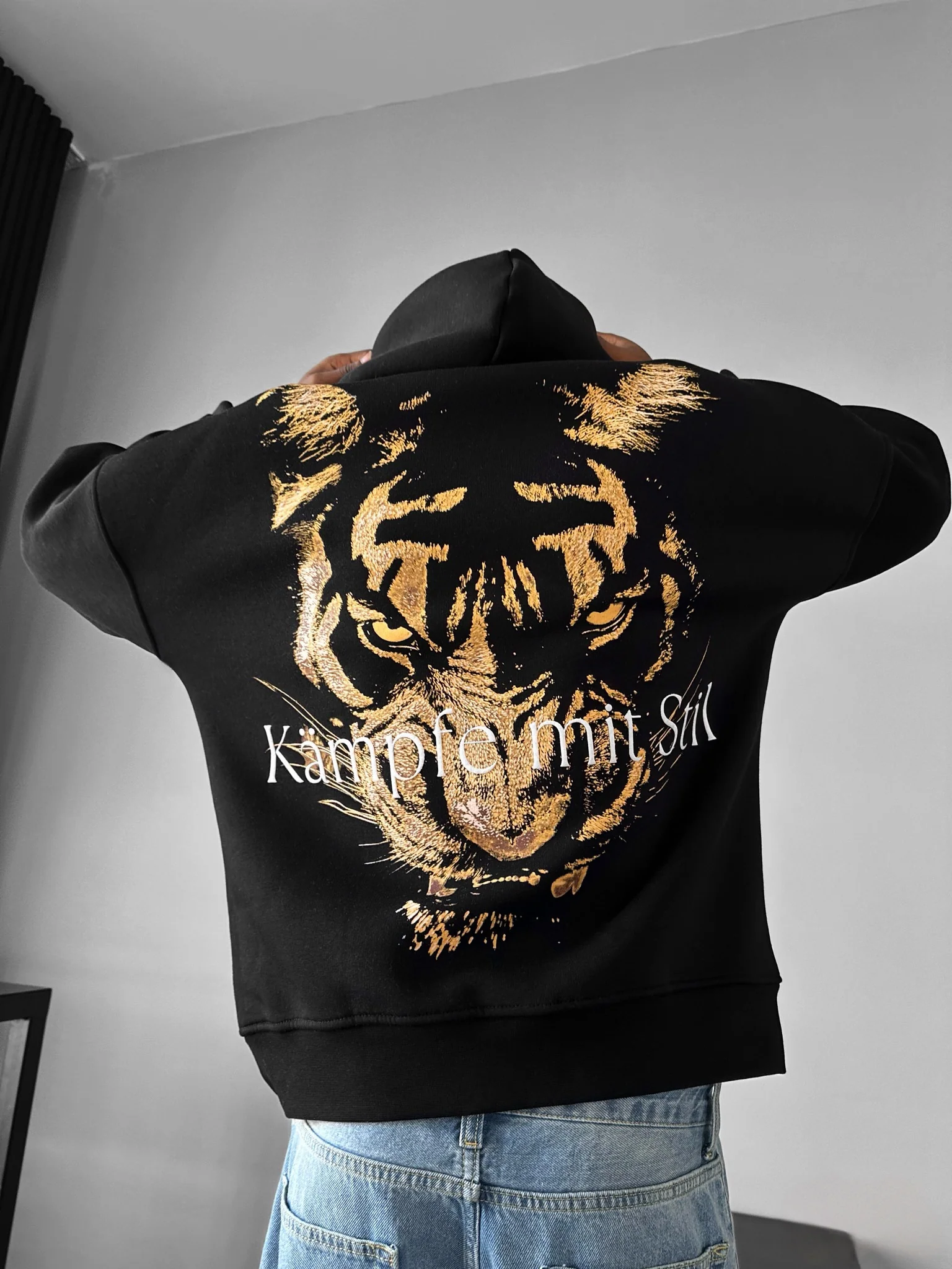 Oversize "Kämpfe mit Stil" Hoodie - Black