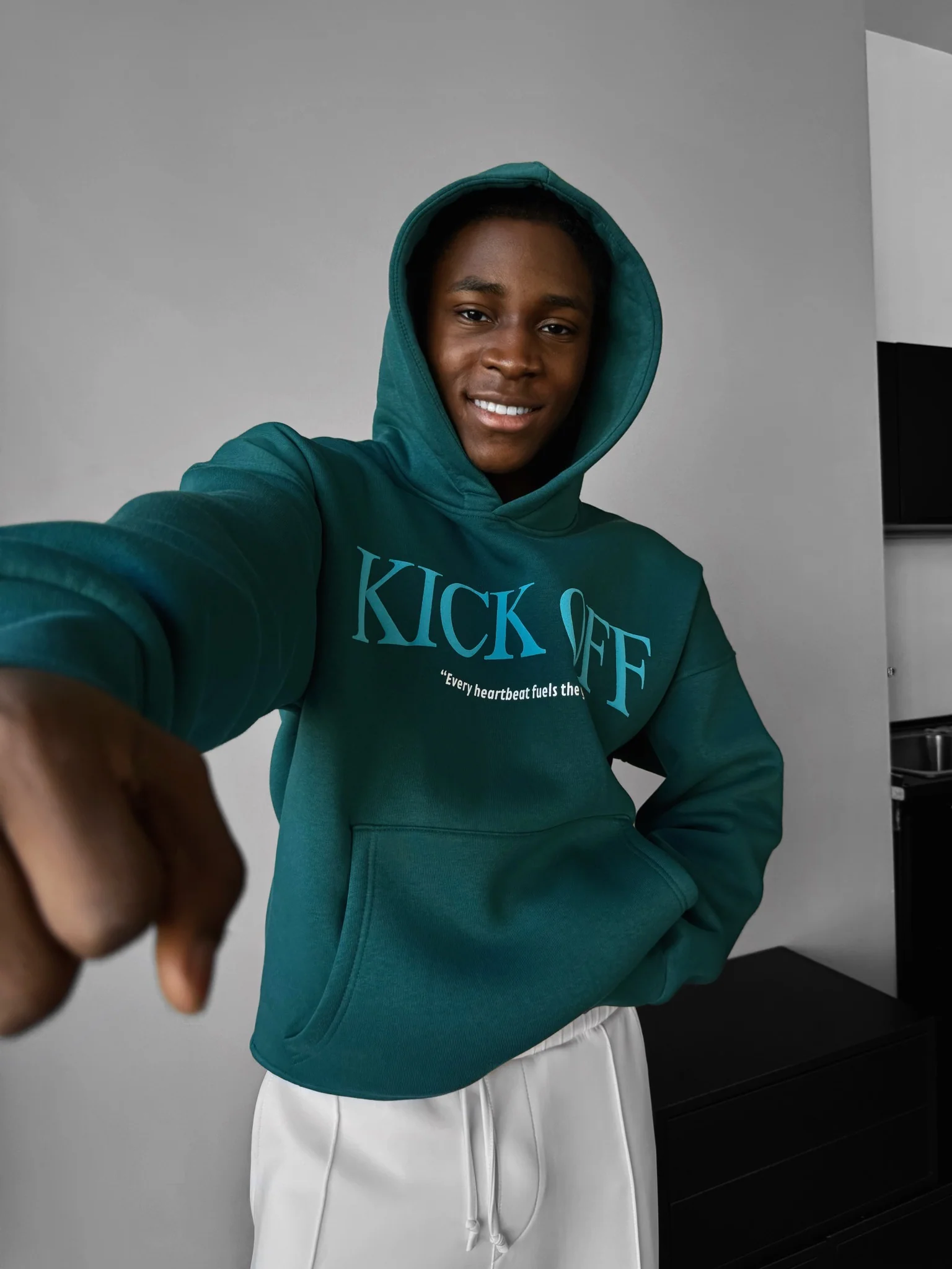 Oversize "KICK OFF" Hoodie - Sea Moss - Image 5