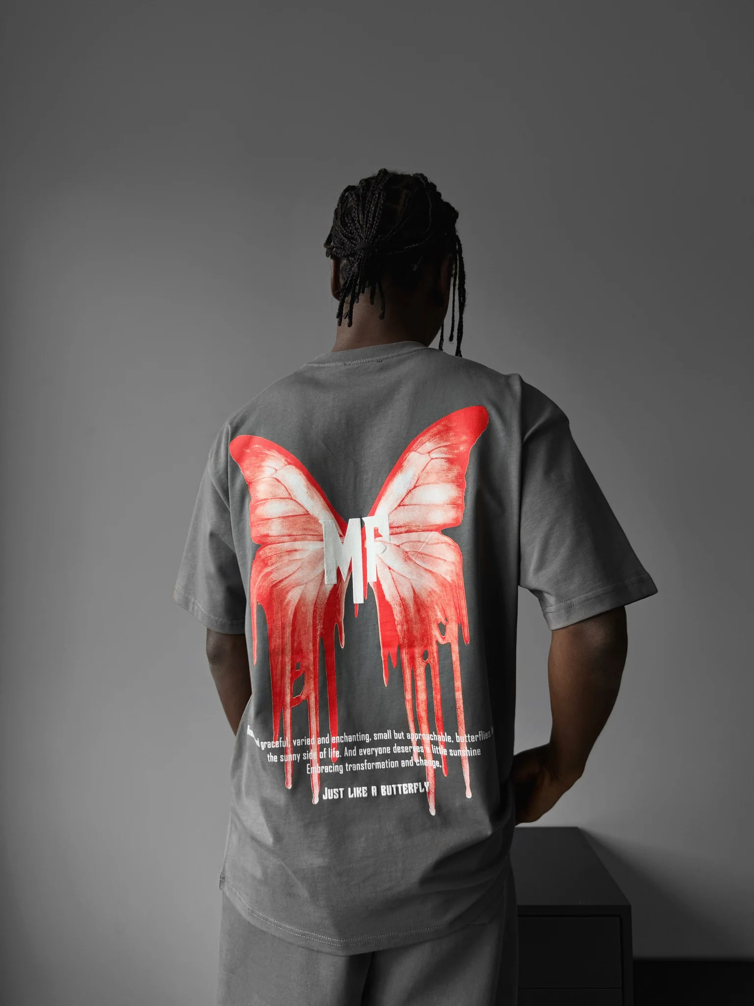 Oversize 'Like a Butterfly' T-Shirt - Anthracite - Image 4
