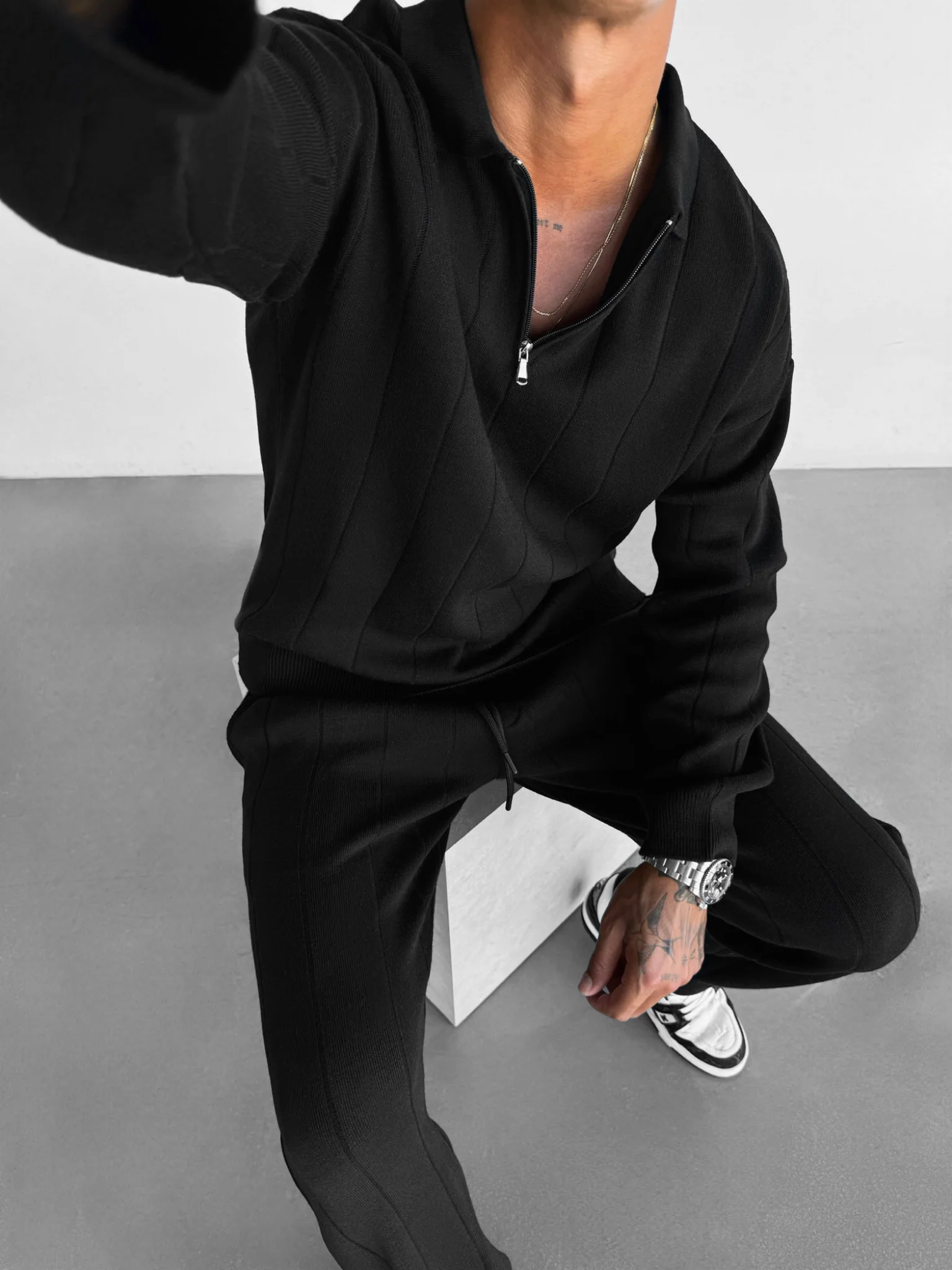 Oversize Lines Knit Zipper Polo Sweatshirt - Black - Image 2