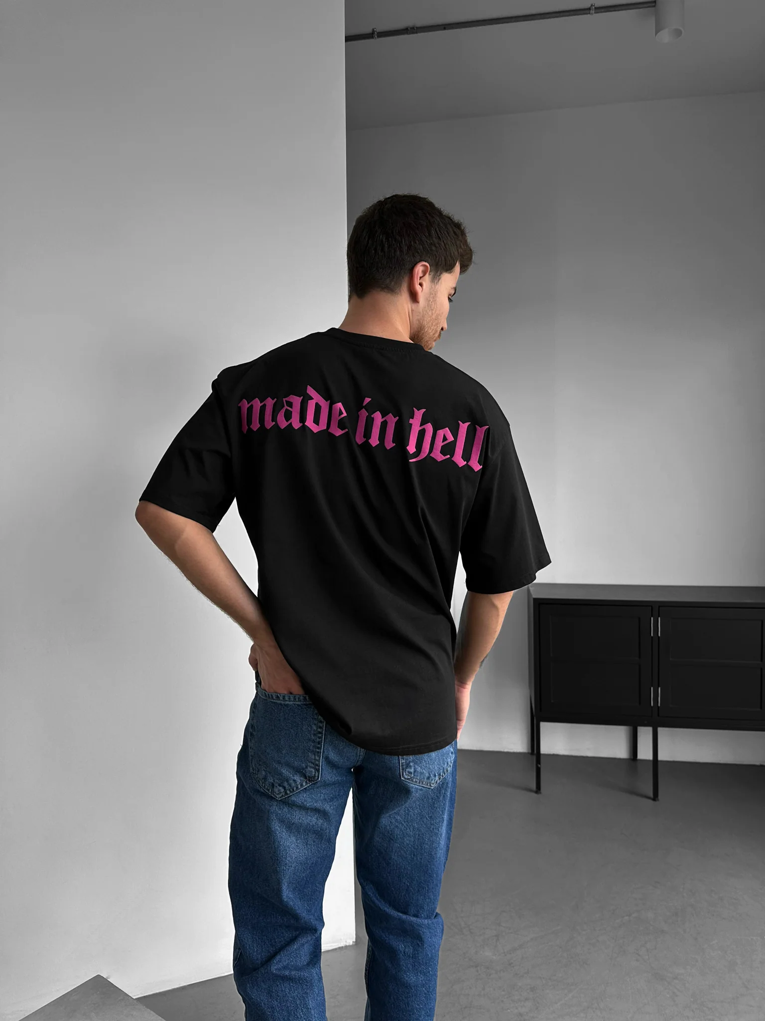Oversize Made in Hell T-shirt - Black and Lila - Image 3