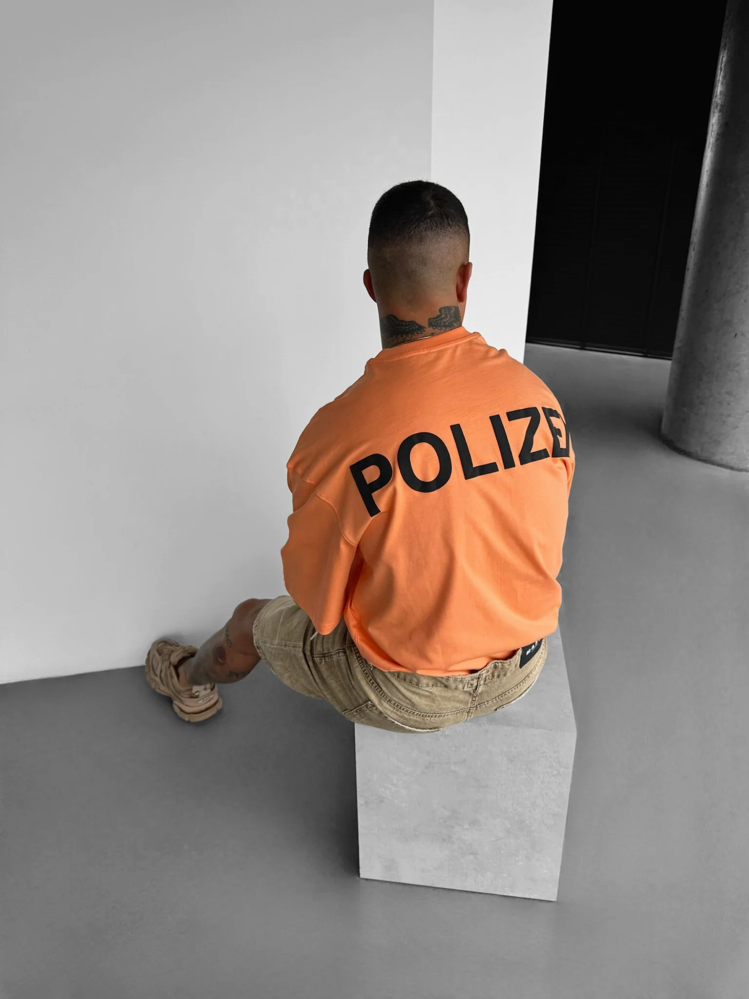 Oversize Polizei T-shirt - Orange - Image 2