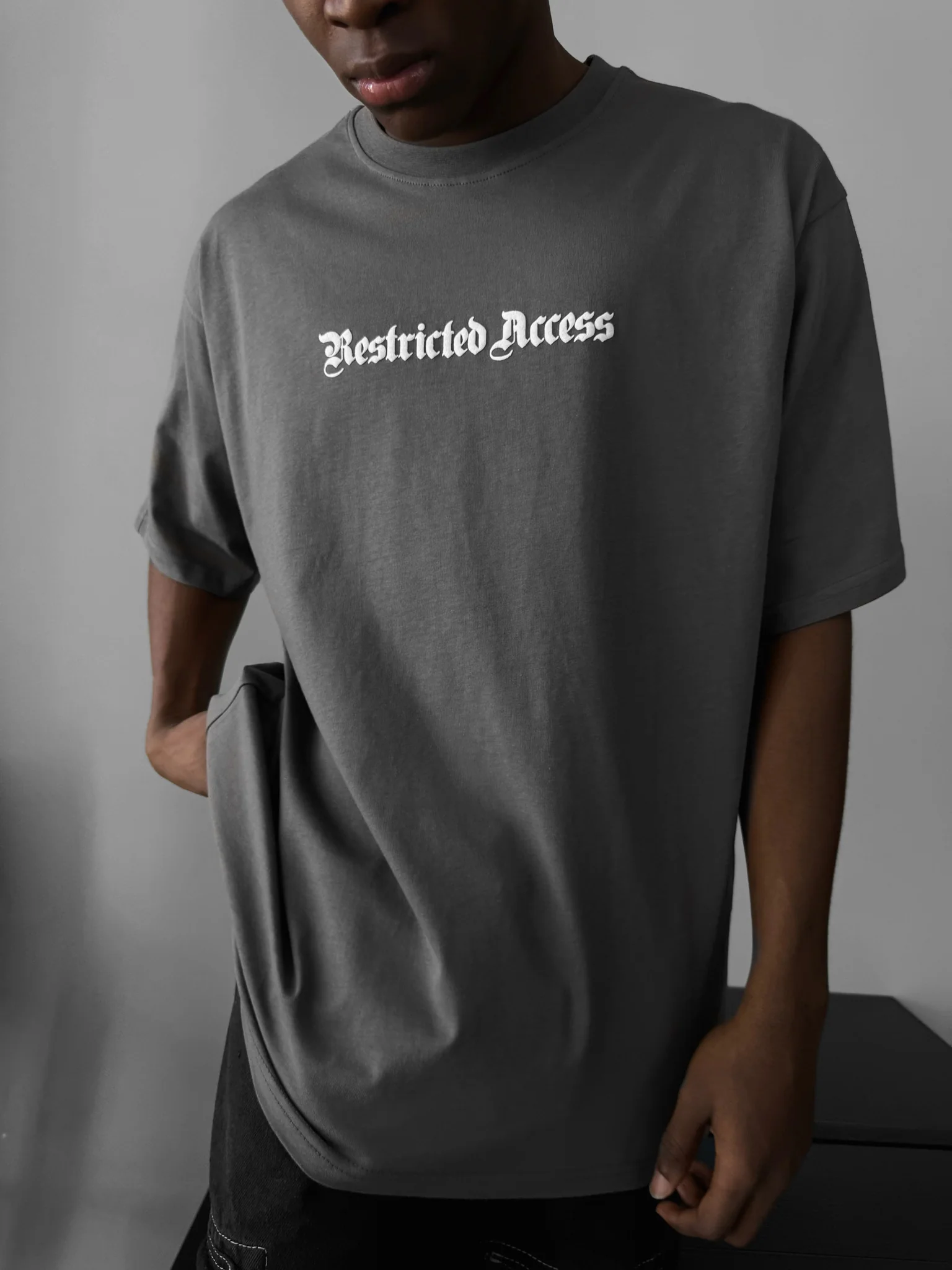 Oversize 'Restricted Access' T-Shirt - Anthracite - Image 4