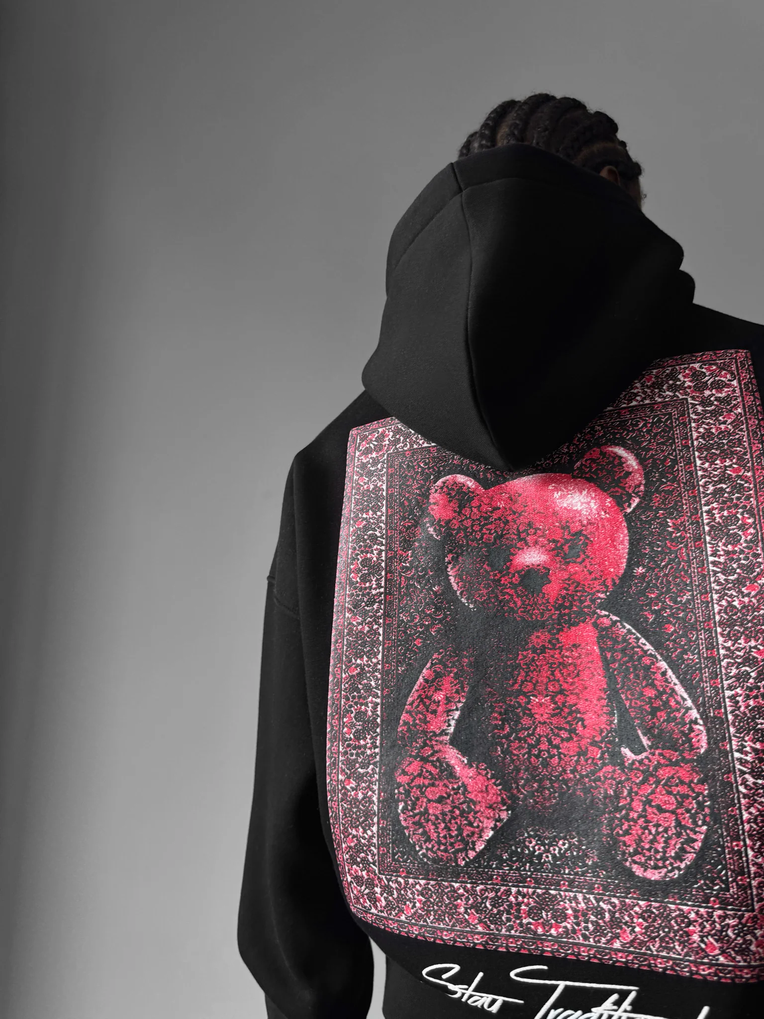 Oversize 'Stay Traditional' Hoodie - Black and Red - Image 2