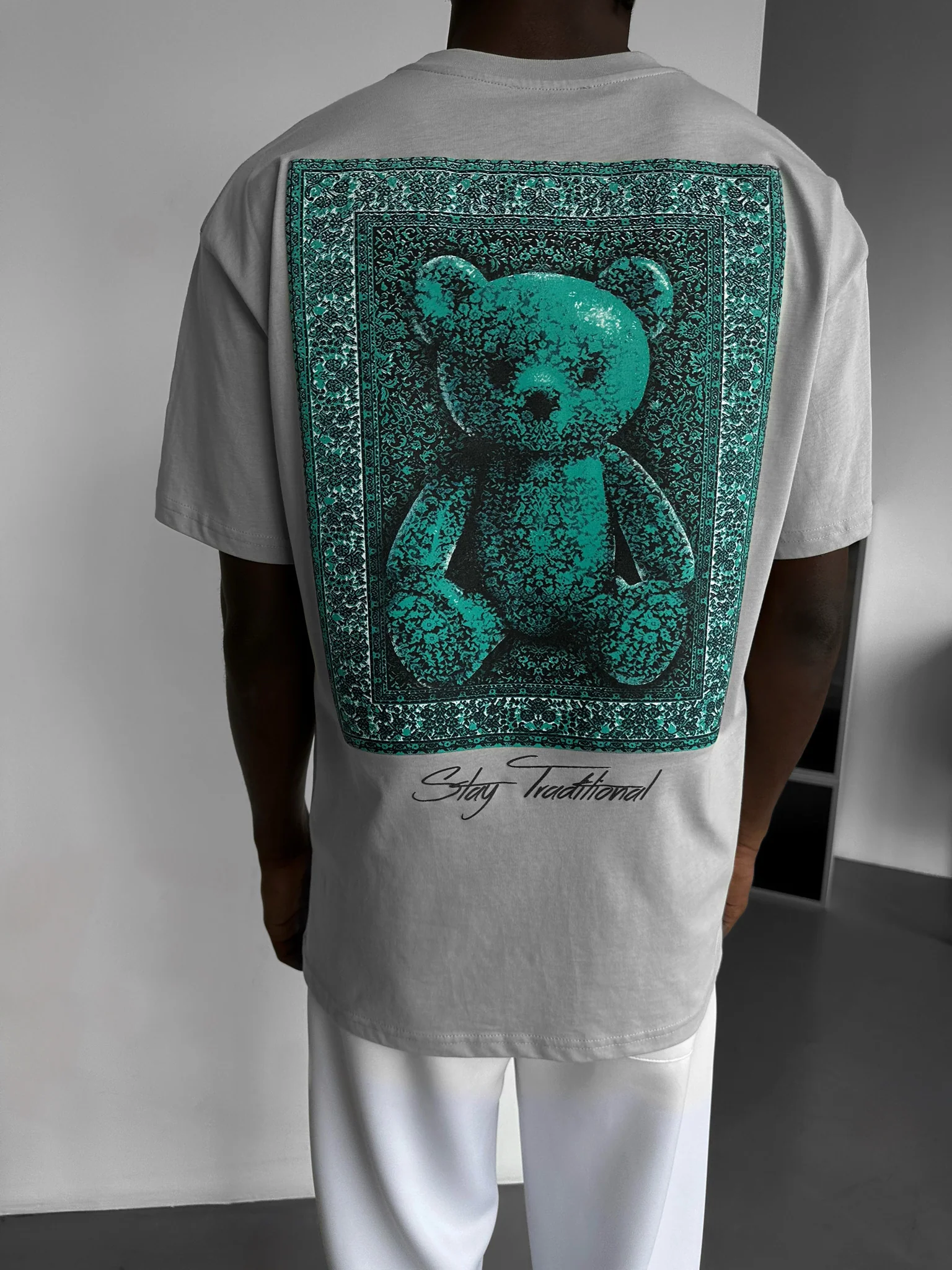 Oversize 'Stay Traditional' T-Shirt - Grey - Image 3