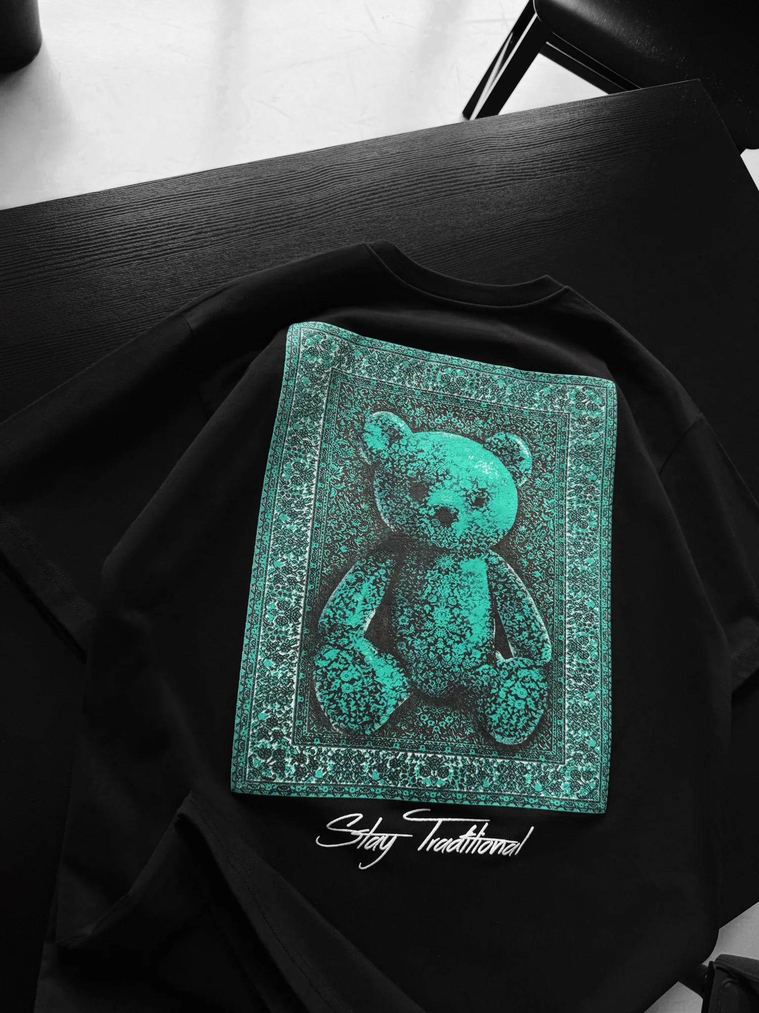 Oversize 'Stay Traditional' T-Shirt - Black and Green