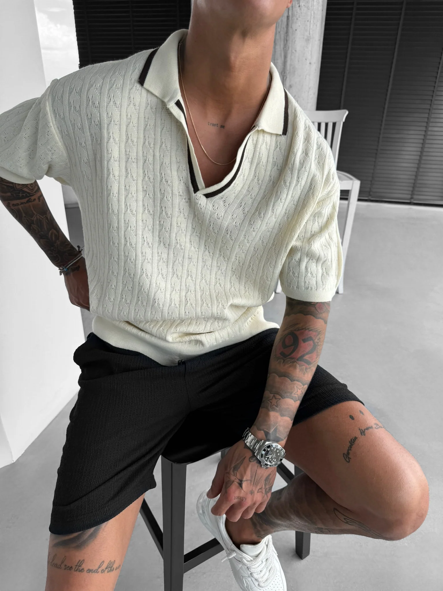Oversize Structured Polo T-Shirt - Ecru and Brown - Image 4