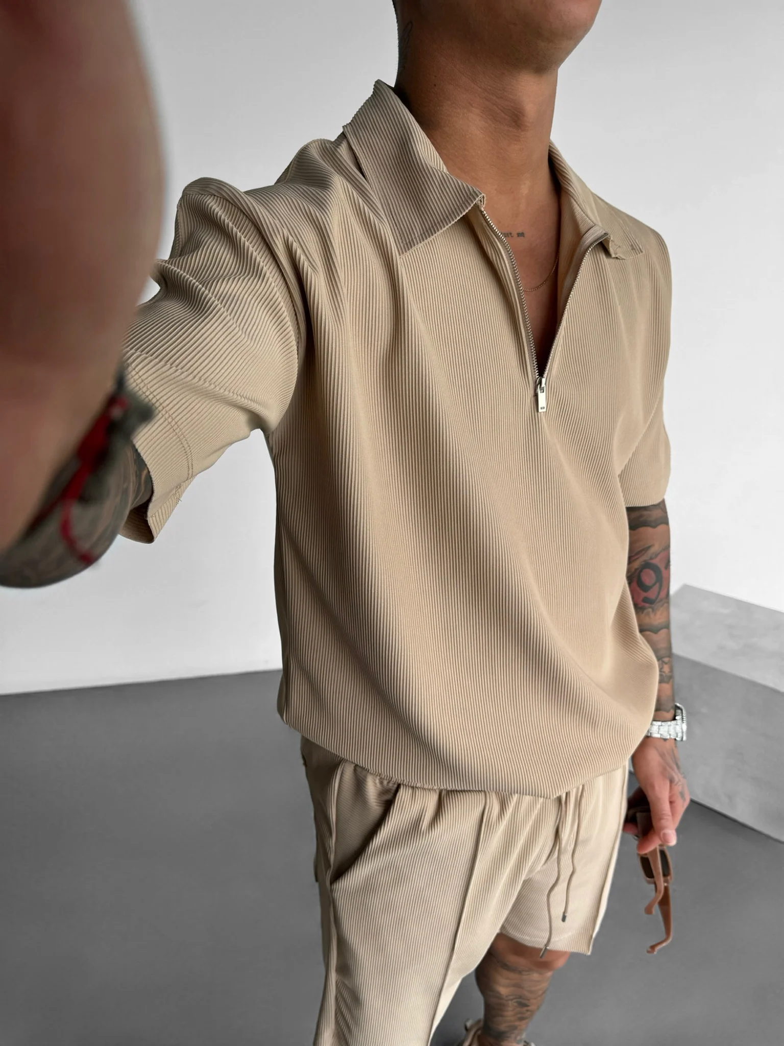 Oversize Textured Zipper Polo T-Shirt - Beige - Image 3