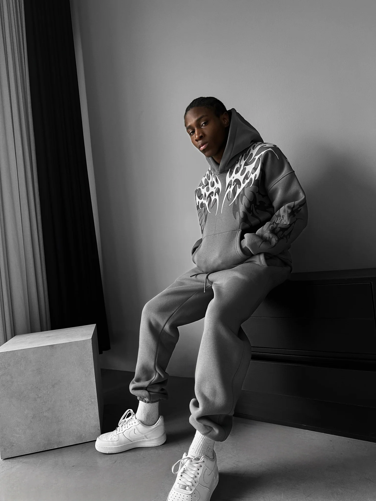 Oversize Tribal Hoodie - Anthracite - Image 5