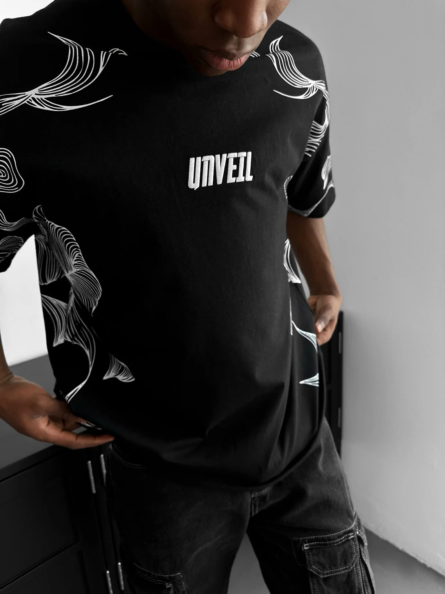 Oversize 'Unveil' T-Shirt - Black - Image 3