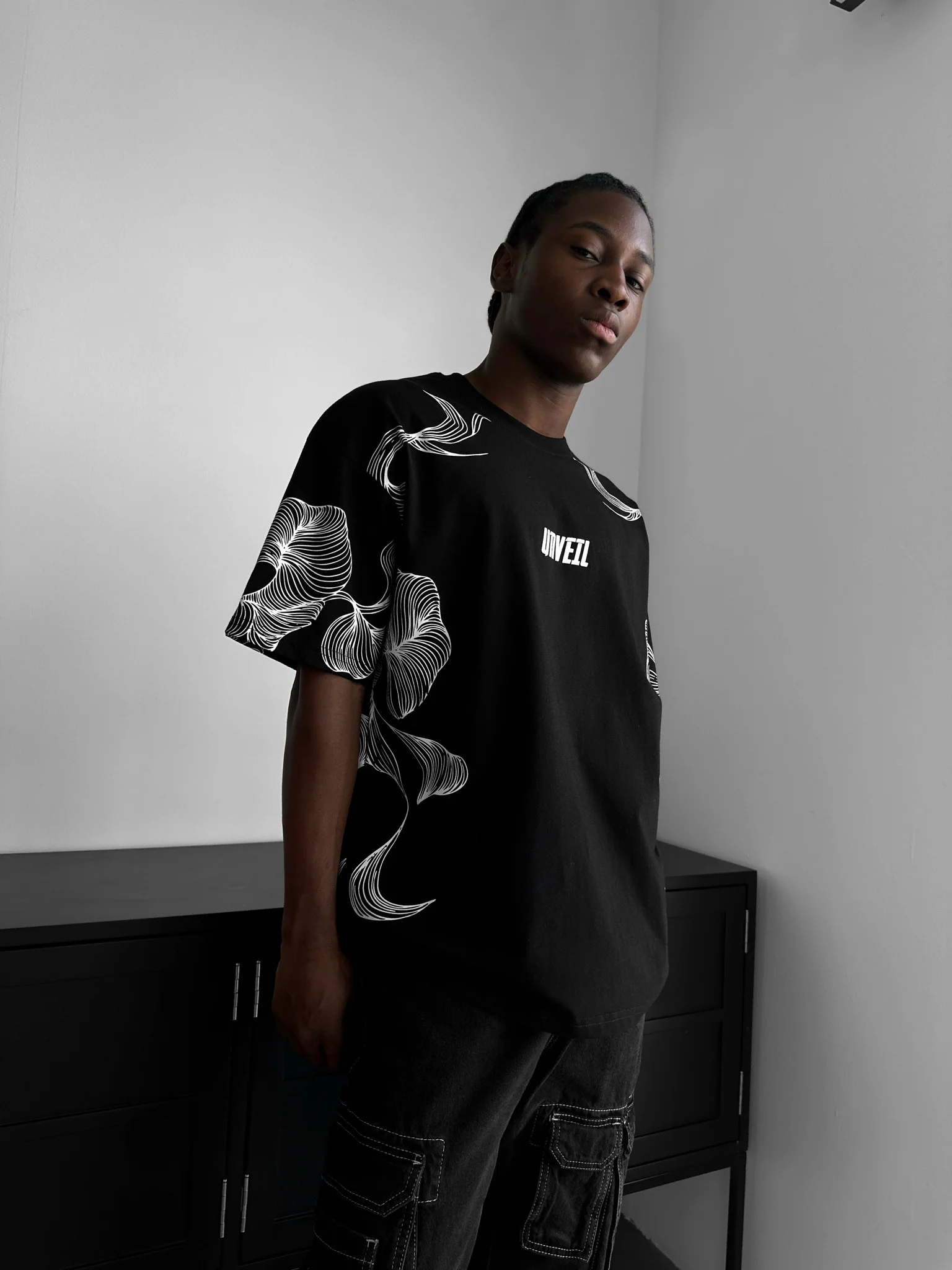 Oversize 'Unveil' T-Shirt - Black - Image 6