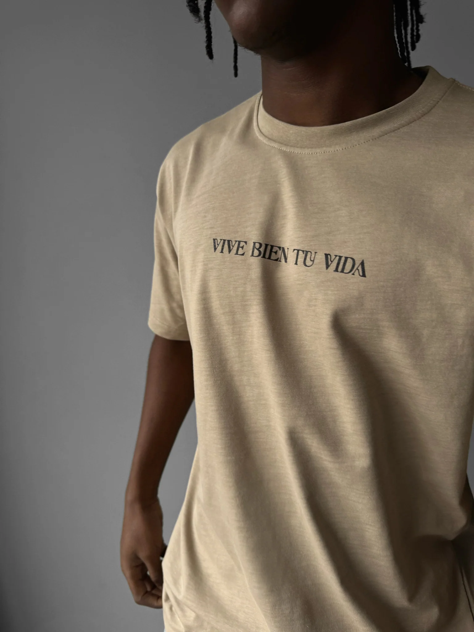 Oversize "Vive Bien Tu Vida" T-Shirt - Beige - Image 3