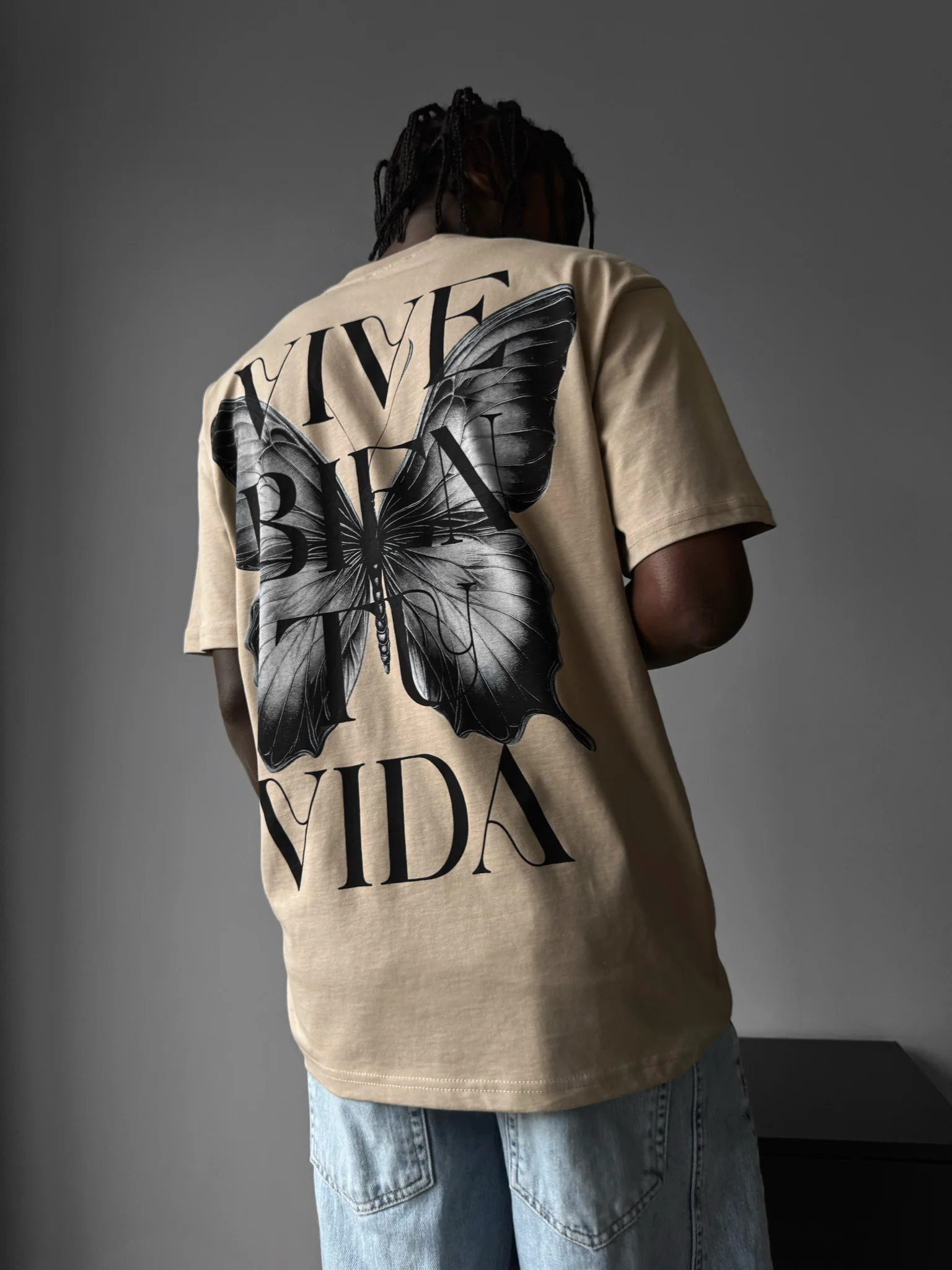 Oversize "Vive Bien Tu Vida" T-Shirt - Beige - Image 5