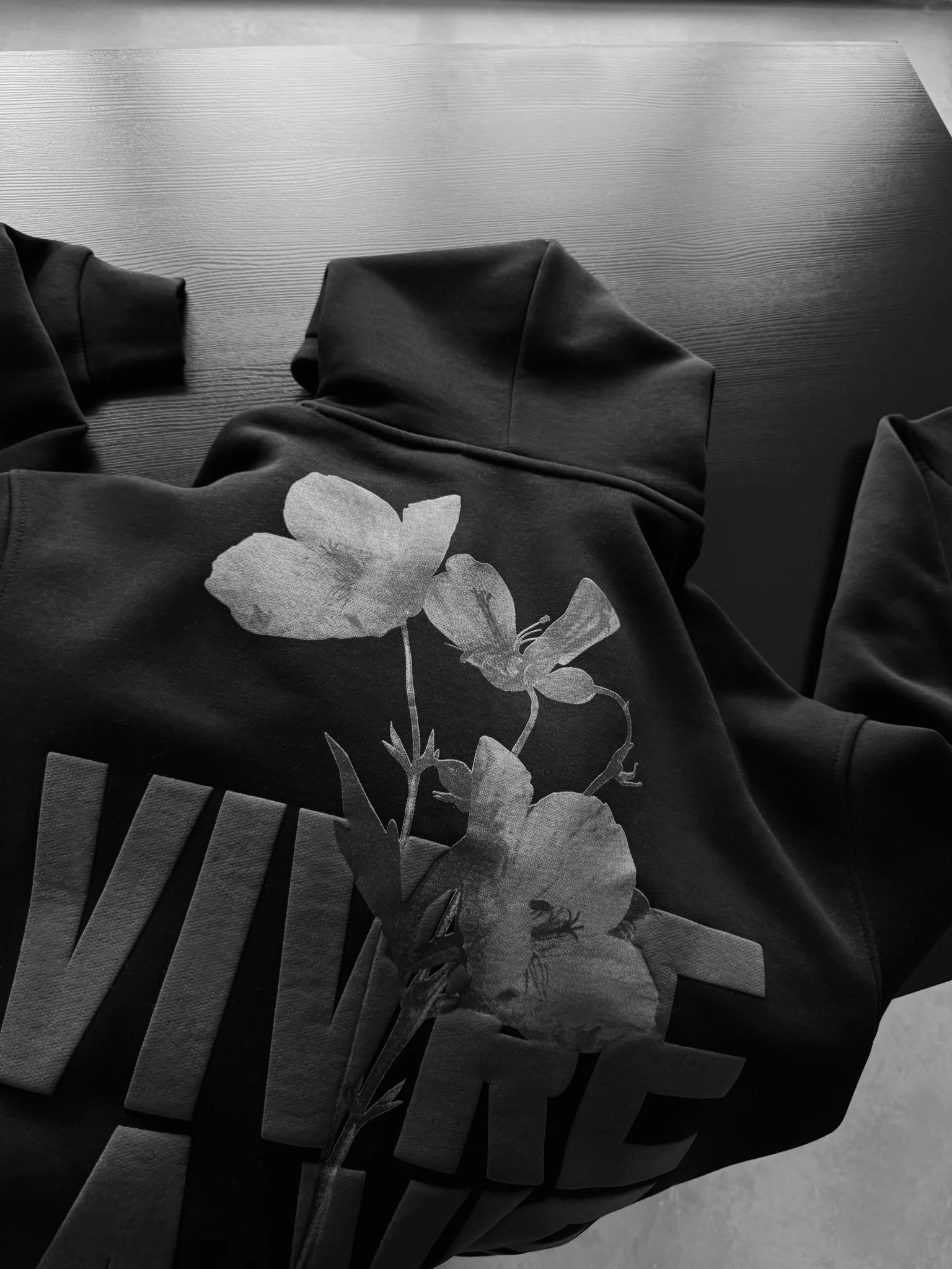 Oversize Vivre La Vie Hoodie - Black and Grey - Image 3
