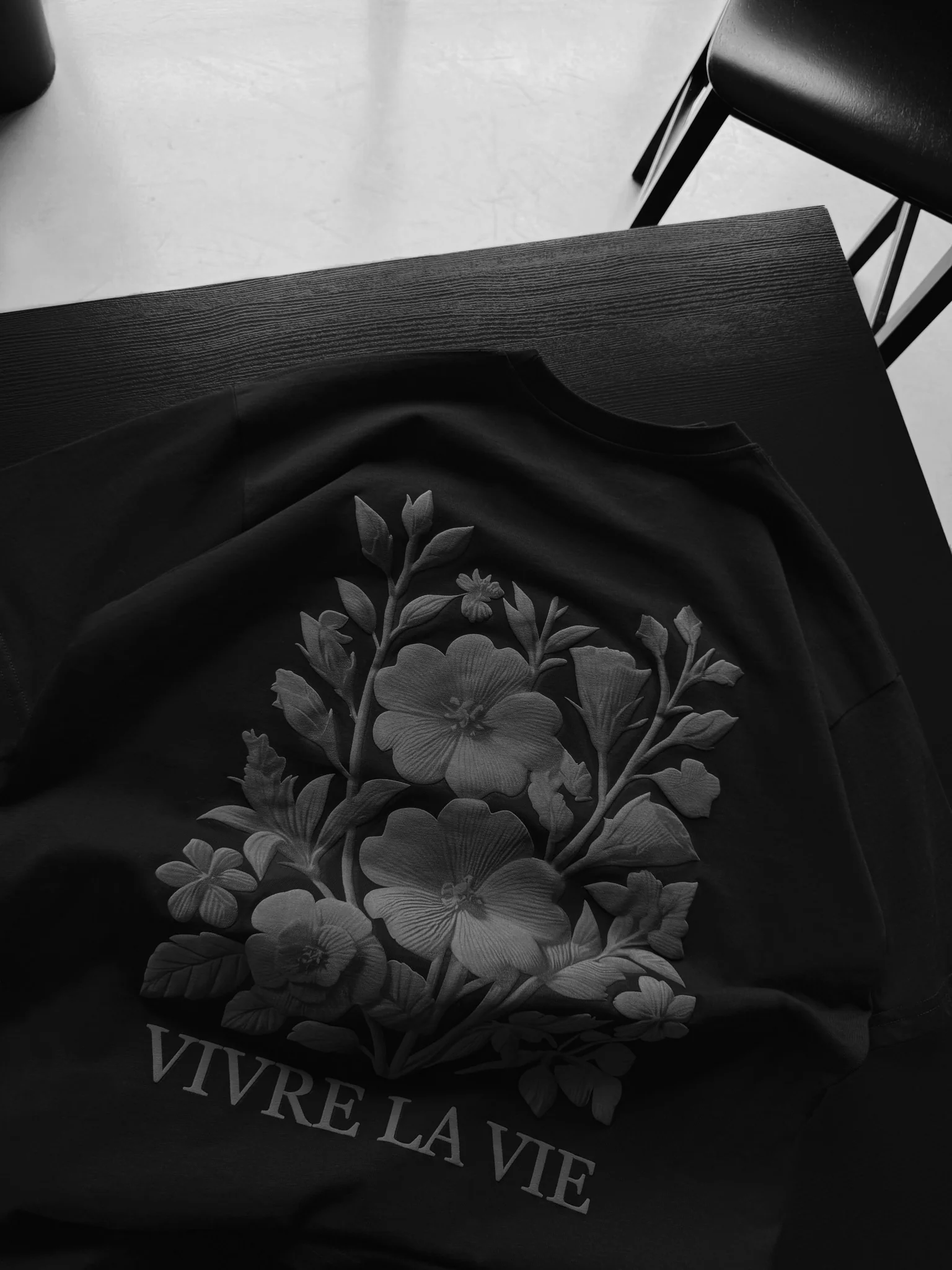 Oversize 'Vivre la Vie' T-Shirt - Black