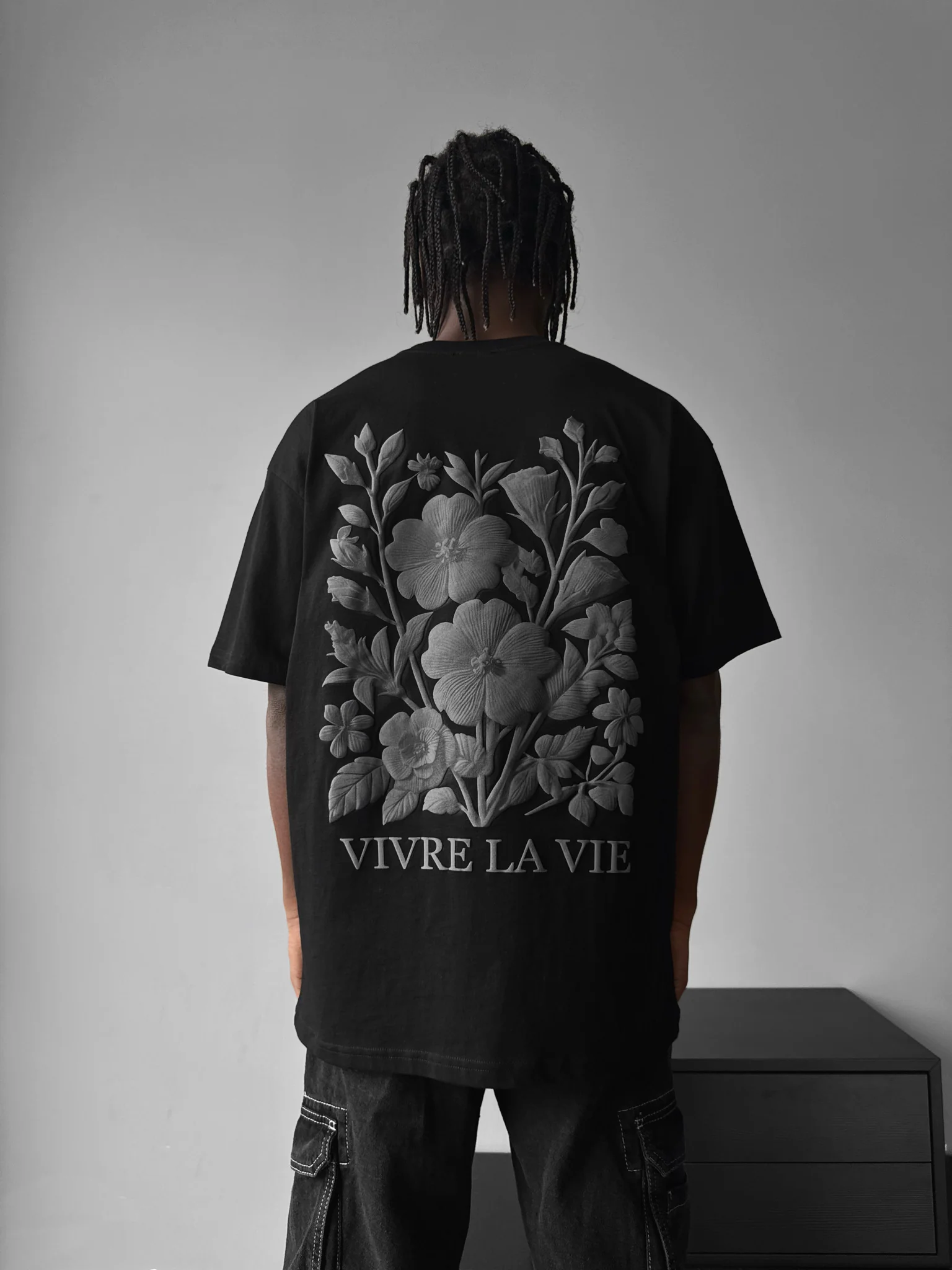 Oversize 'Vivre la Vie' T-Shirt - Black - Image 3