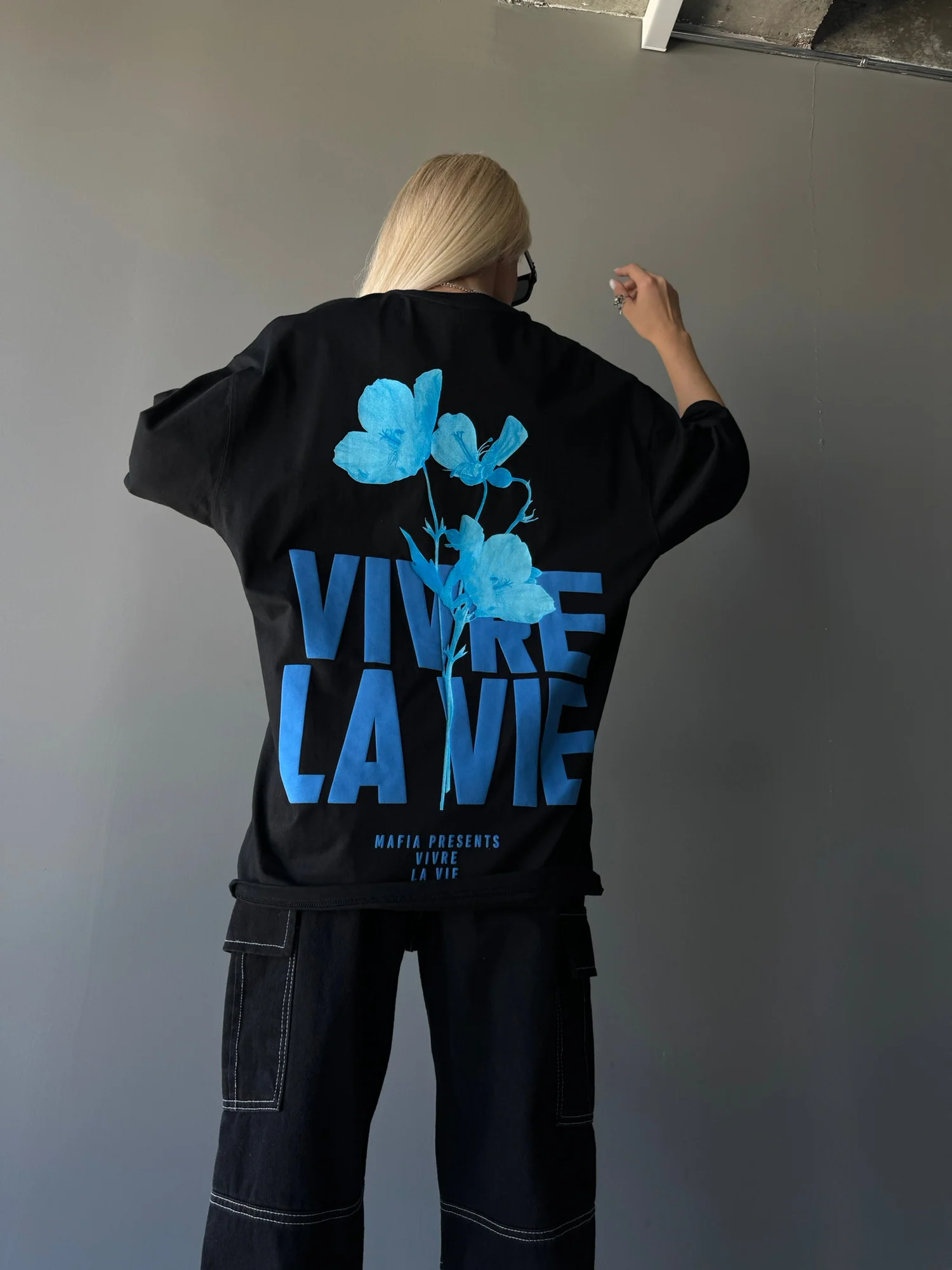 Oversize Vivre la Vie T-shirt - Black and Blue - Image 3
