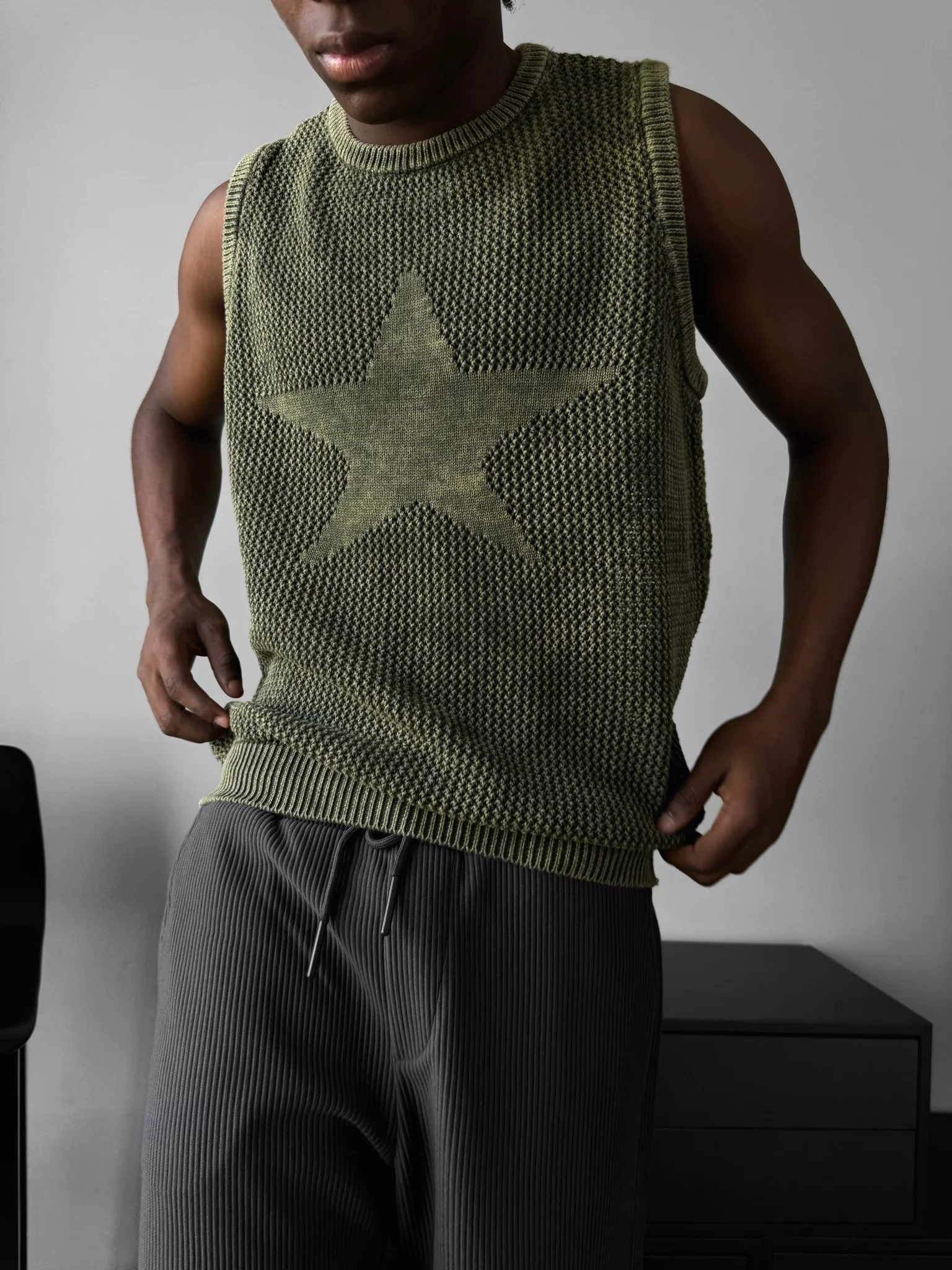 Oversize Washed Knit Star Tanktop - Khaki - Image 2