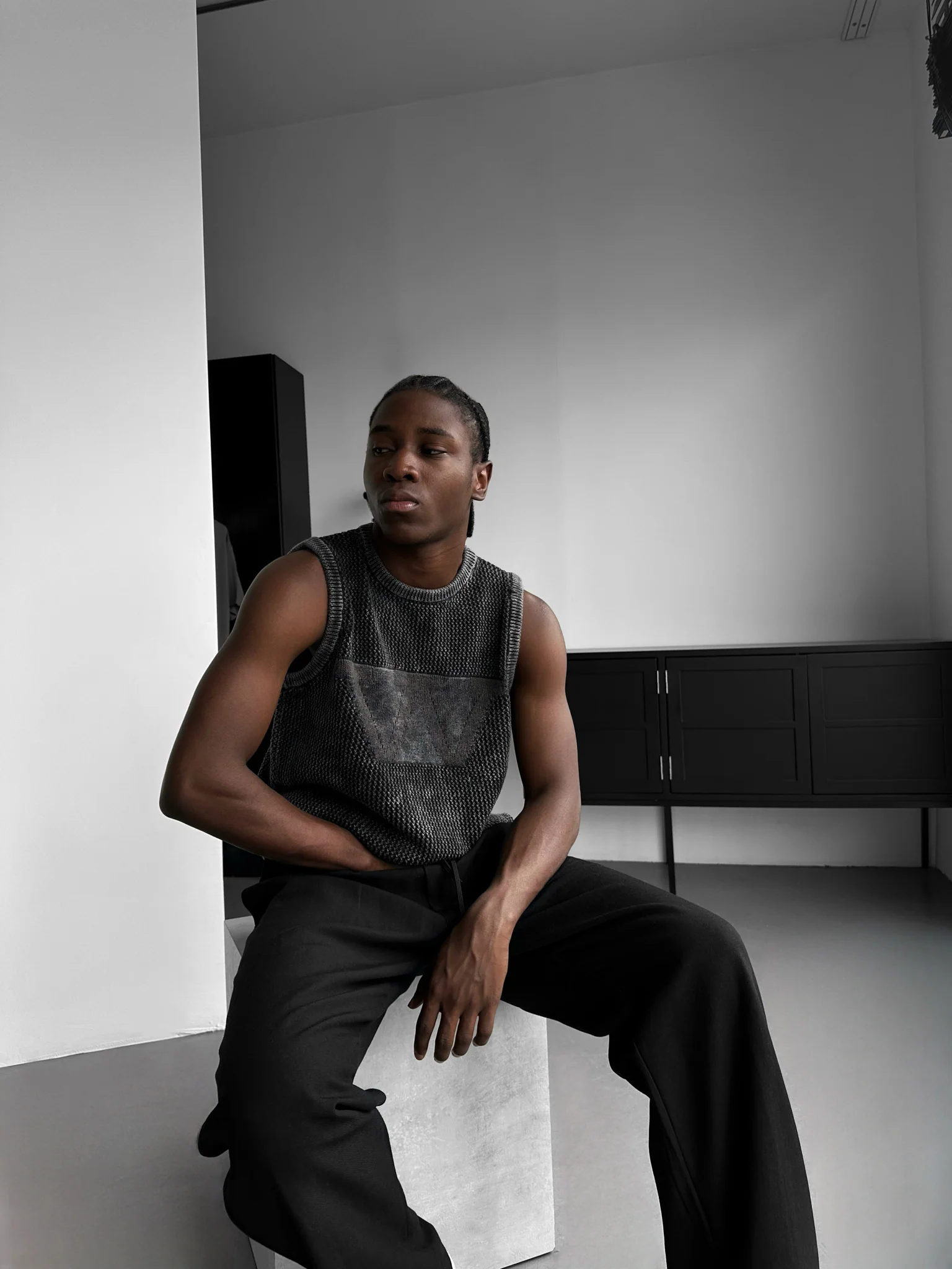Oversize Washed Knit 'W‘ Tanktop - Black - Image 3