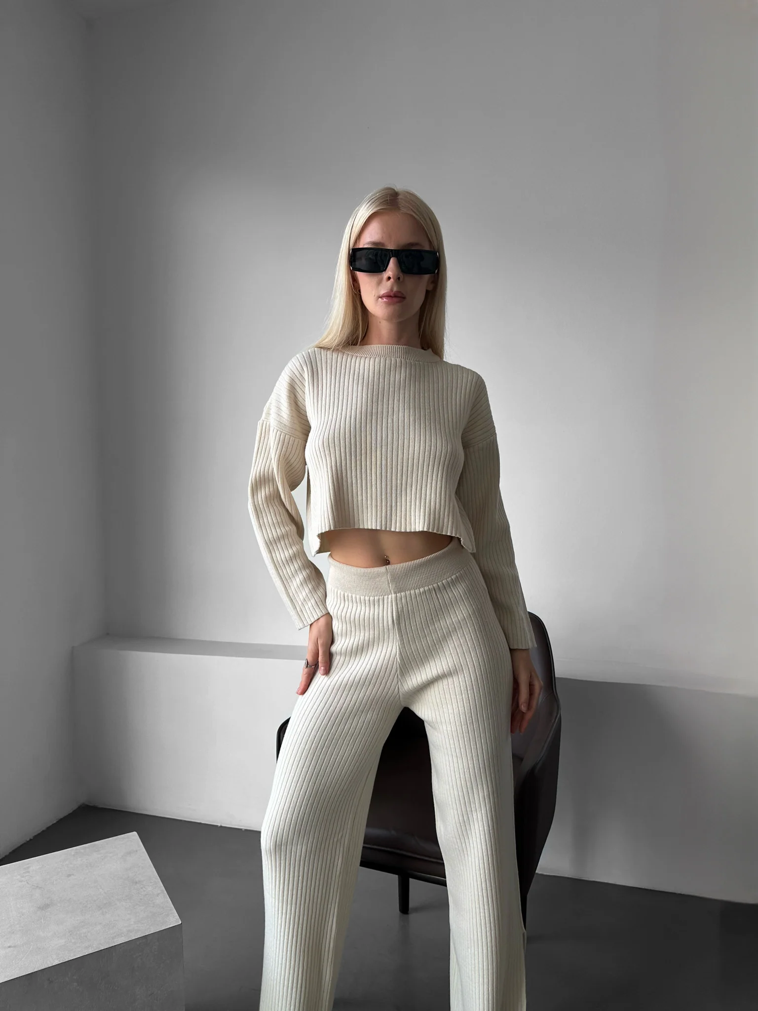 Short Knit Pullover - Beige - Image 3